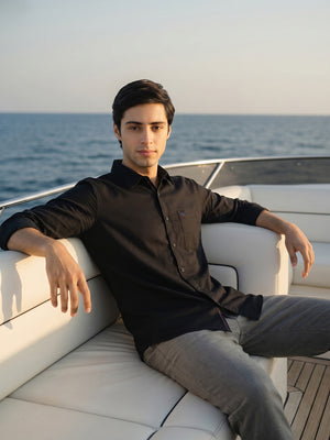 Black Slim Fit Long Sleeves Solid Spread Collar 100% Cotton Twill Casual Shirt For Men