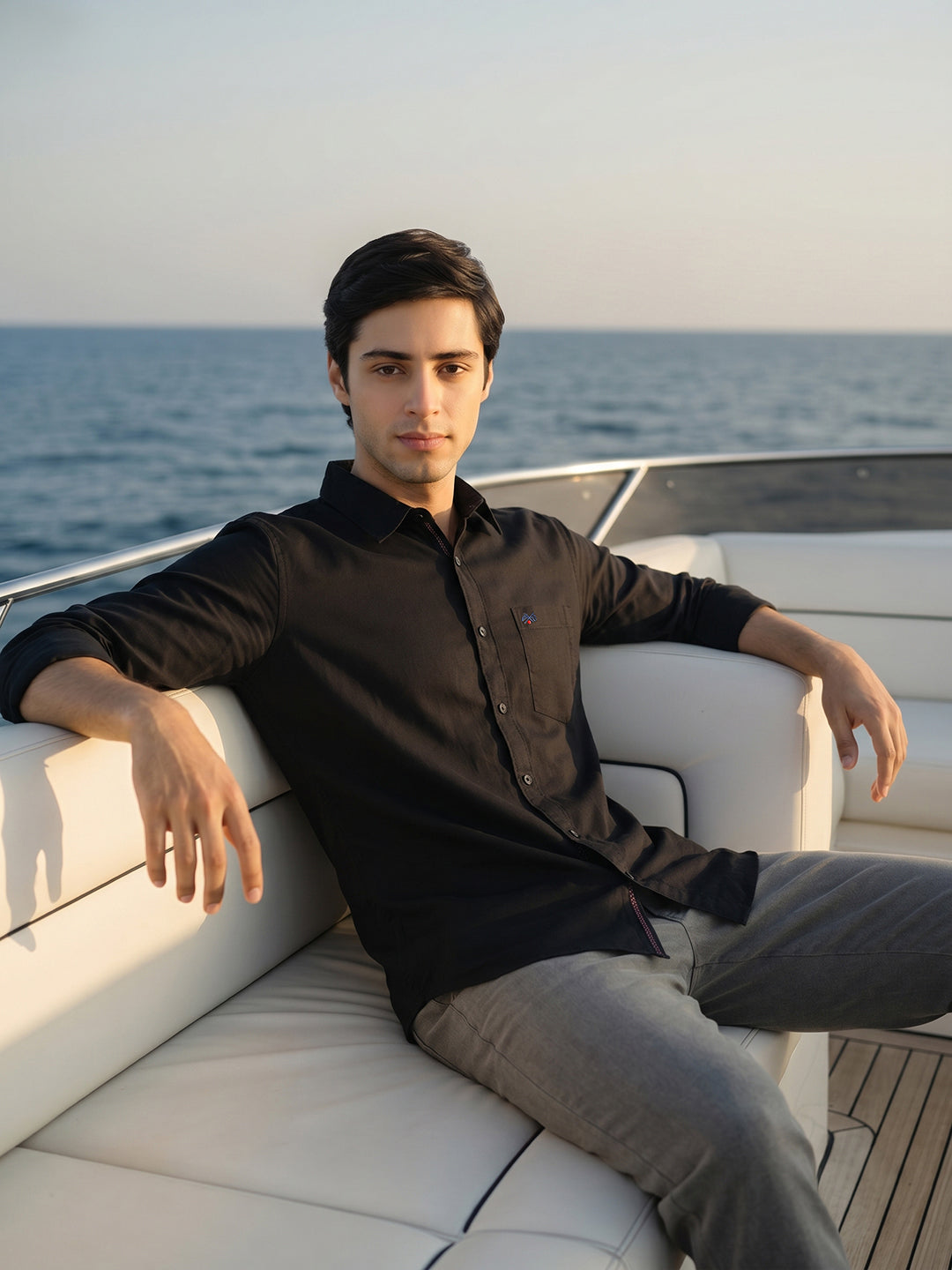 Black Slim Fit Long Sleeves Solid Spread Collar 100% Cotton Twill Casual Shirt For Men