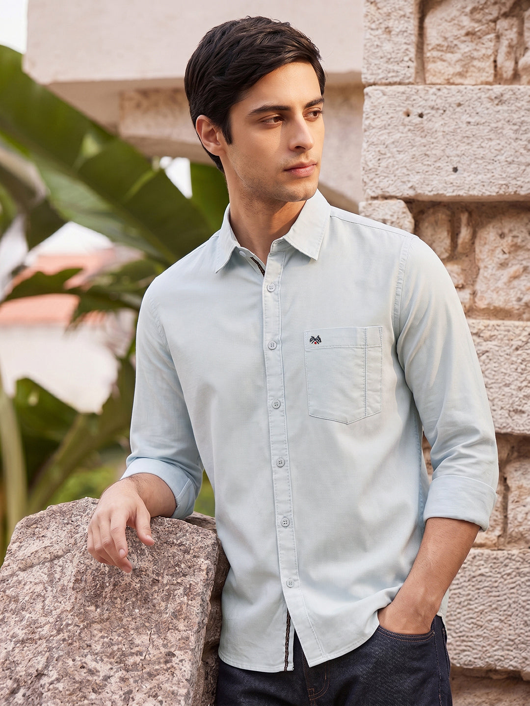 Blue Slim Fit Long Sleeves Solid Spread Collar 100% Cotton Twill Casual Shirt For Men
