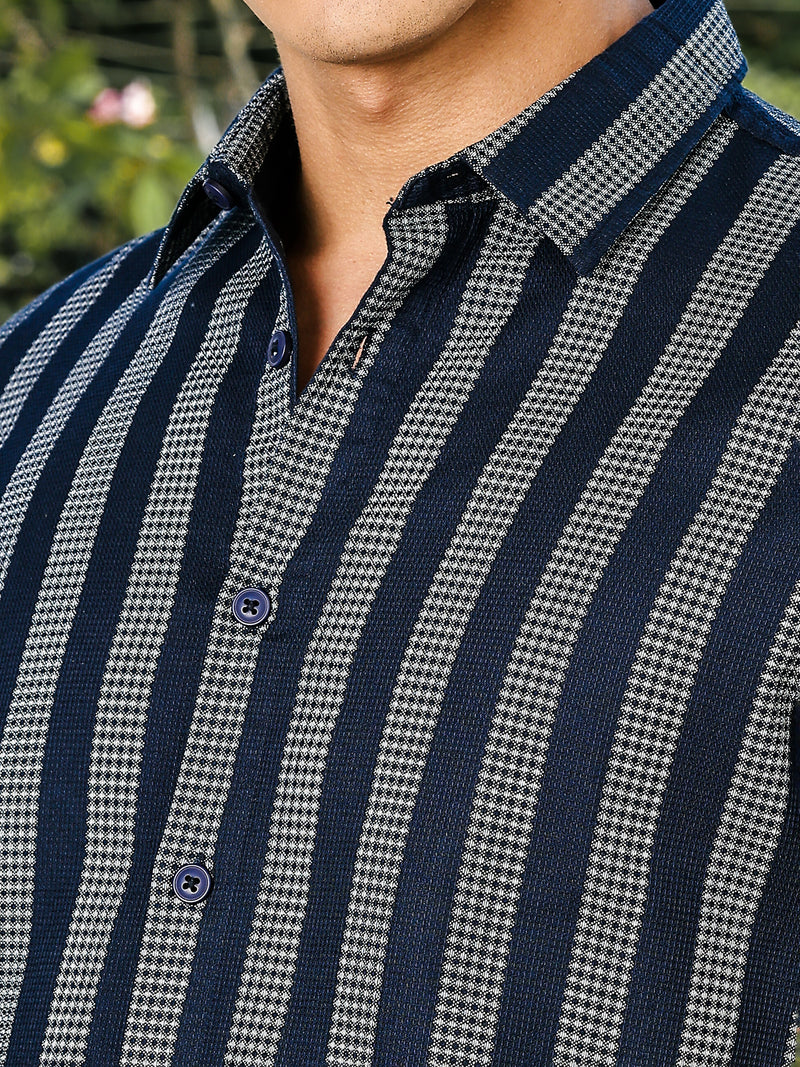 Thomas Scott Men Blue Slim Fit Short Sleeves Waffel Print Woven Casual Shirt