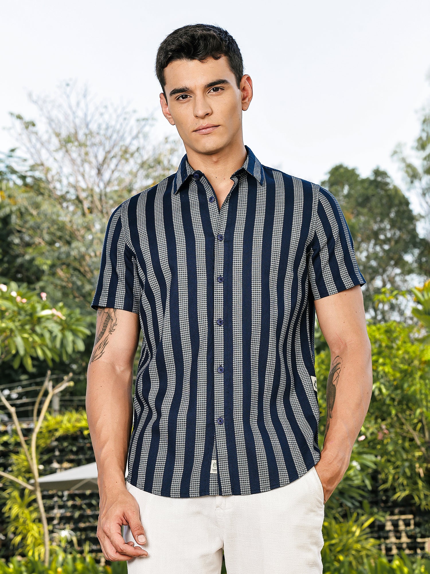 Thomas Scott Men Blue Slim Fit Short Sleeves Waffel Print Woven Casual Shirt