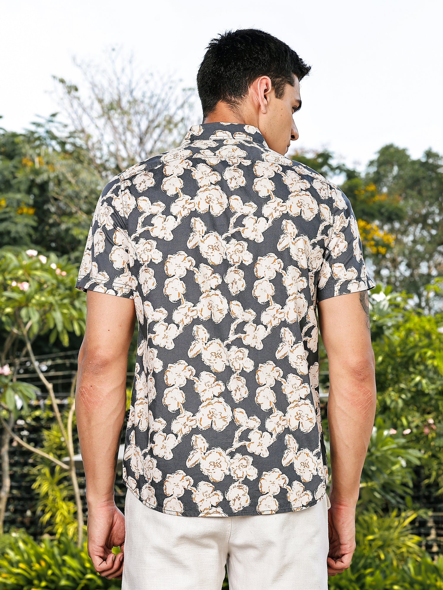 Thomas Scott Men Grey Slim Fit Short Sleeves Floral Printed Woven Casual Shirt