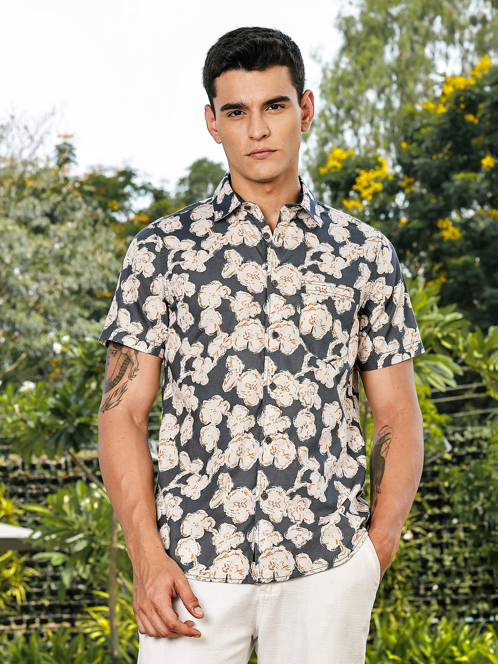 Thomas Scott Men Grey Slim Fit Short Sleeves Floral Printed Woven Casual Shirt