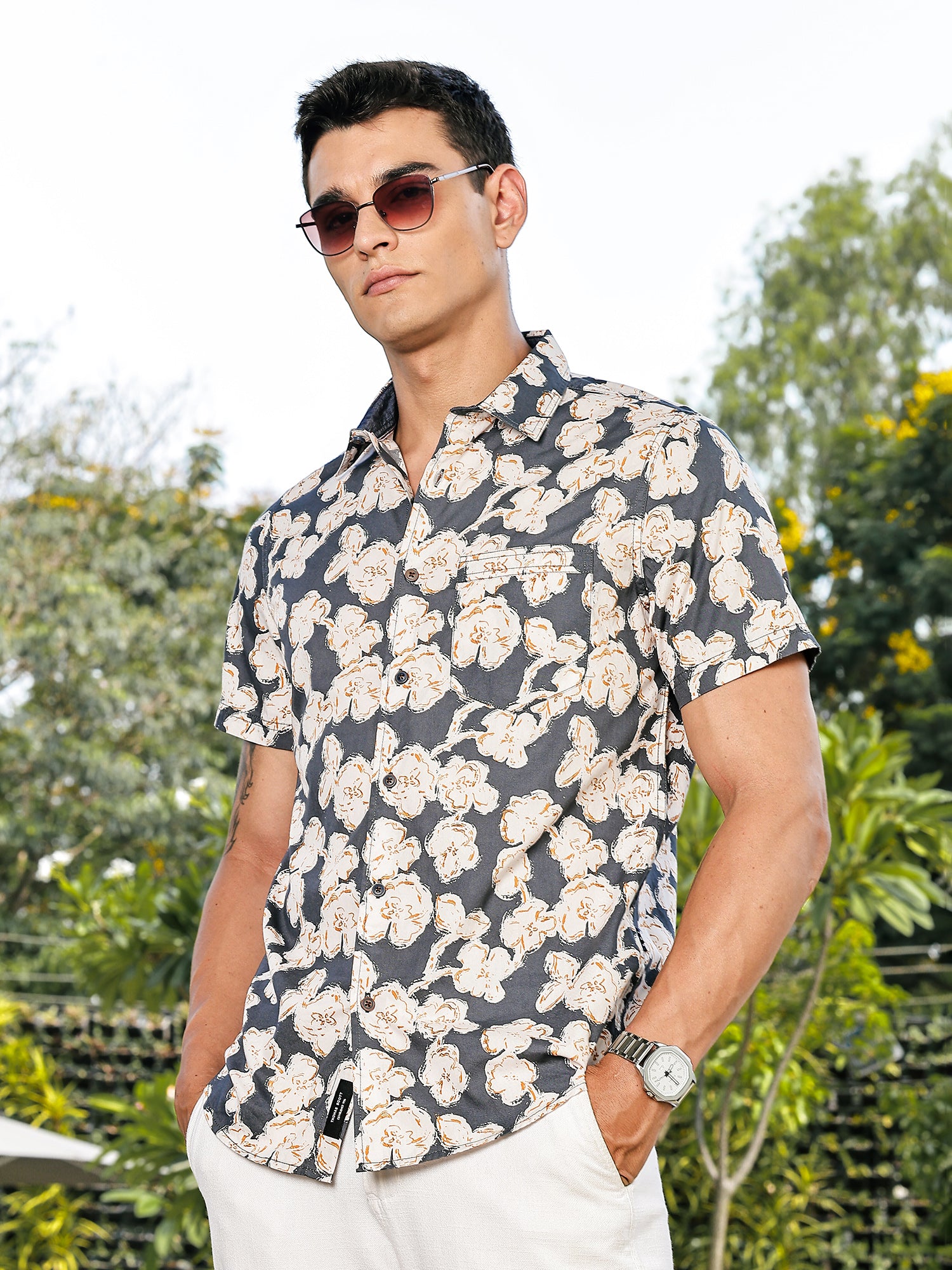 Thomas Scott Men Grey Slim Fit Short Sleeves Floral Printed Woven Casual Shirt