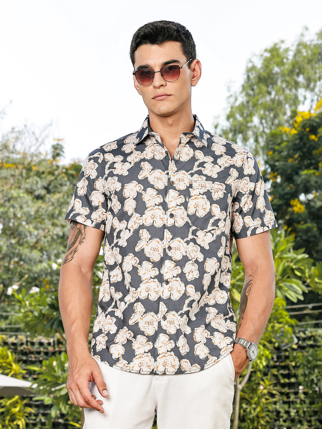 Thomas Scott Men Grey Slim Fit Short Sleeves Floral Printed Woven Casual Shirt