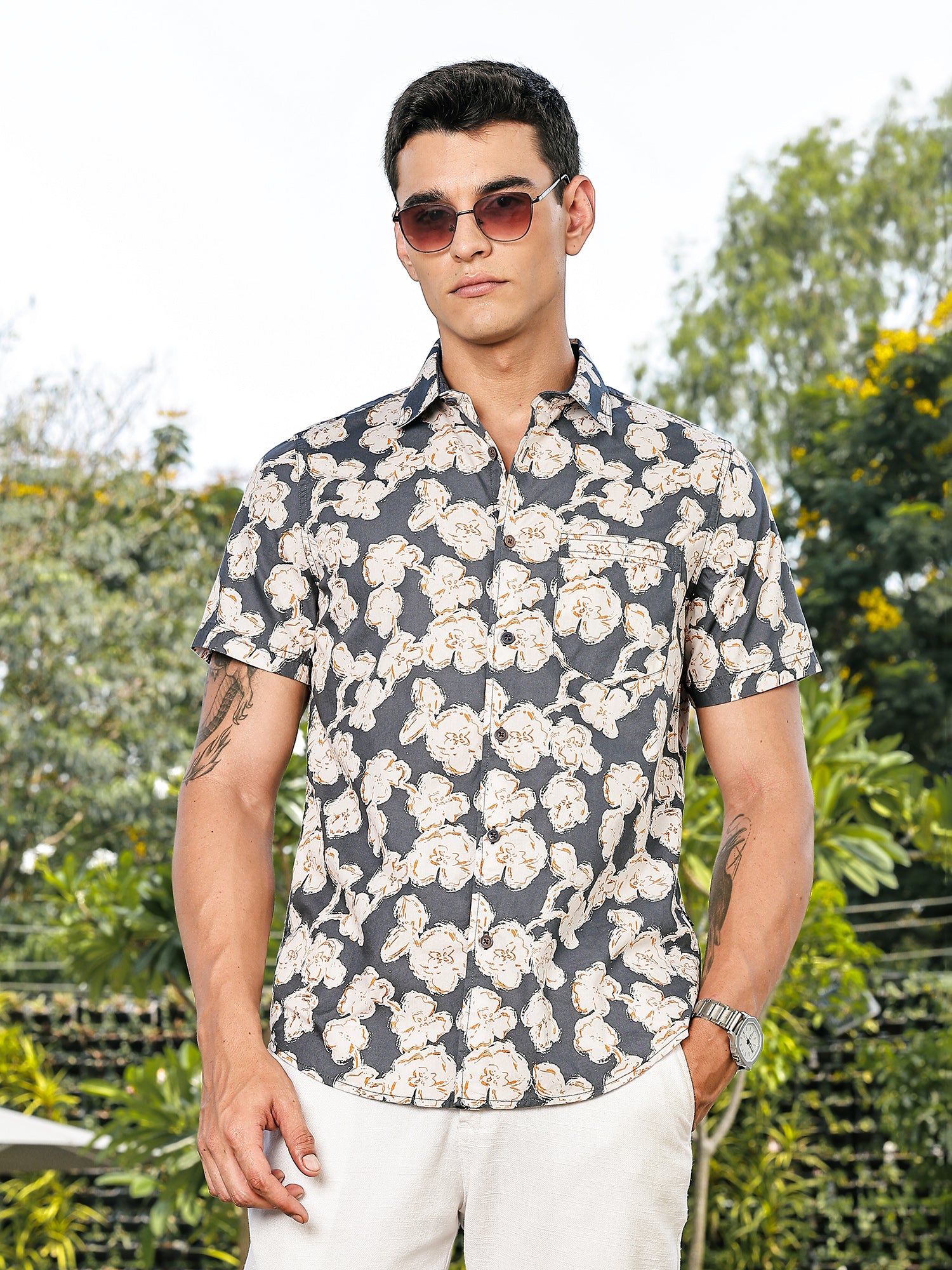 Thomas Scott Men Grey Slim Fit Short Sleeves Floral Printed Woven Casual Shirt