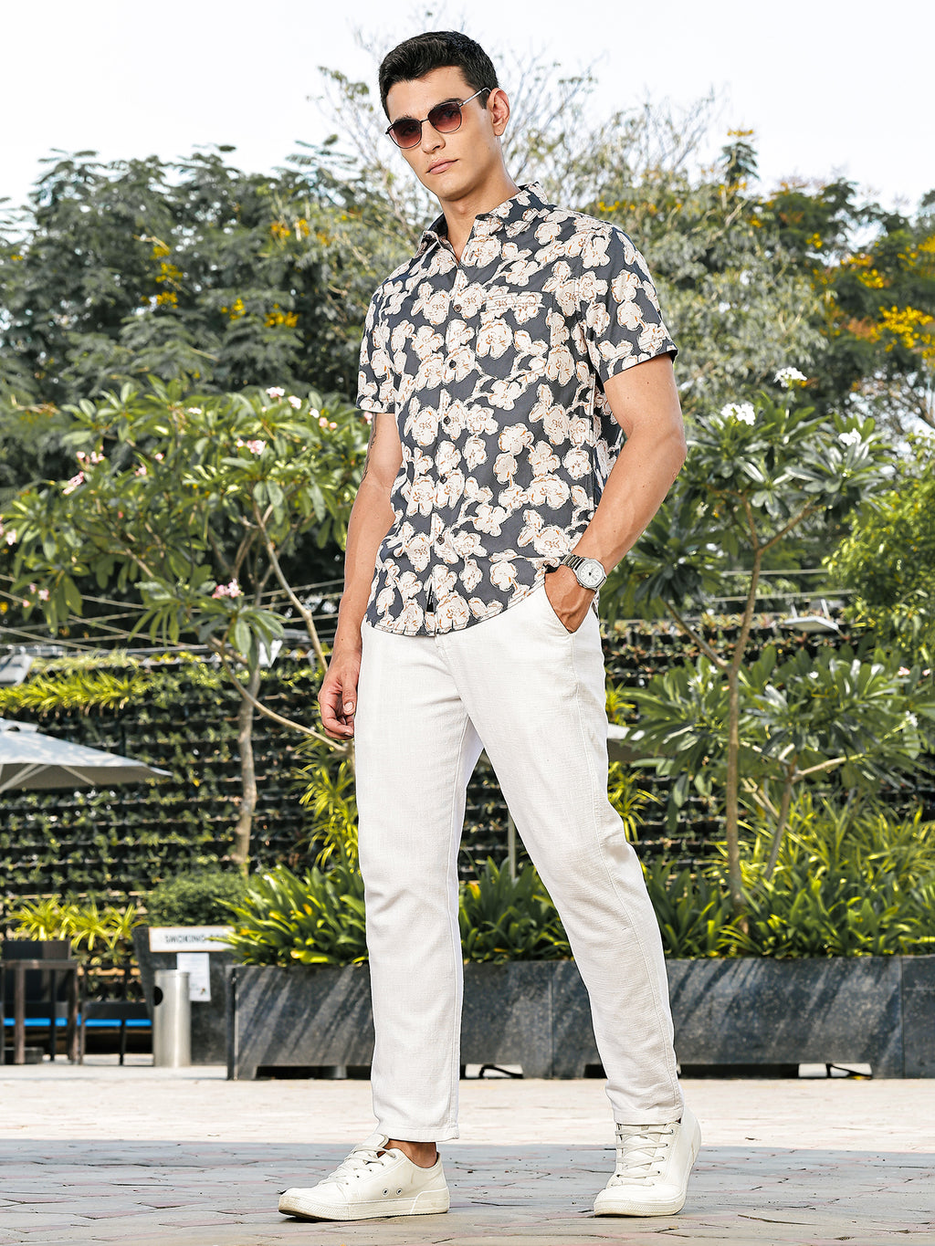 Thomas Scott Men Grey Slim Fit Short Sleeves Floral Printed Woven Casual Shirt