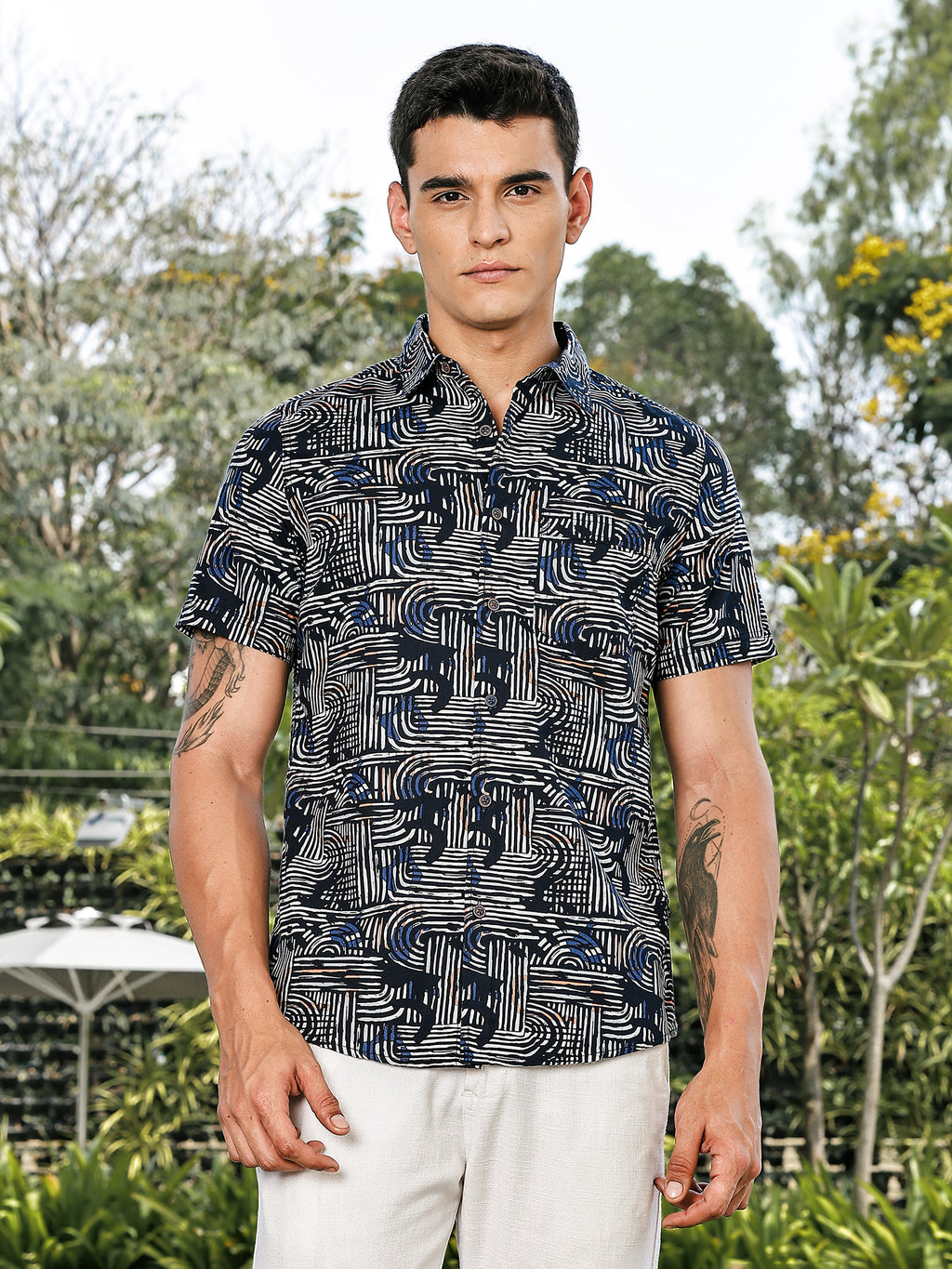 Thomas Scott Men Navy Slim Fit Short Sleeves Spread Collar Graphic Print Woven Casual Shirt