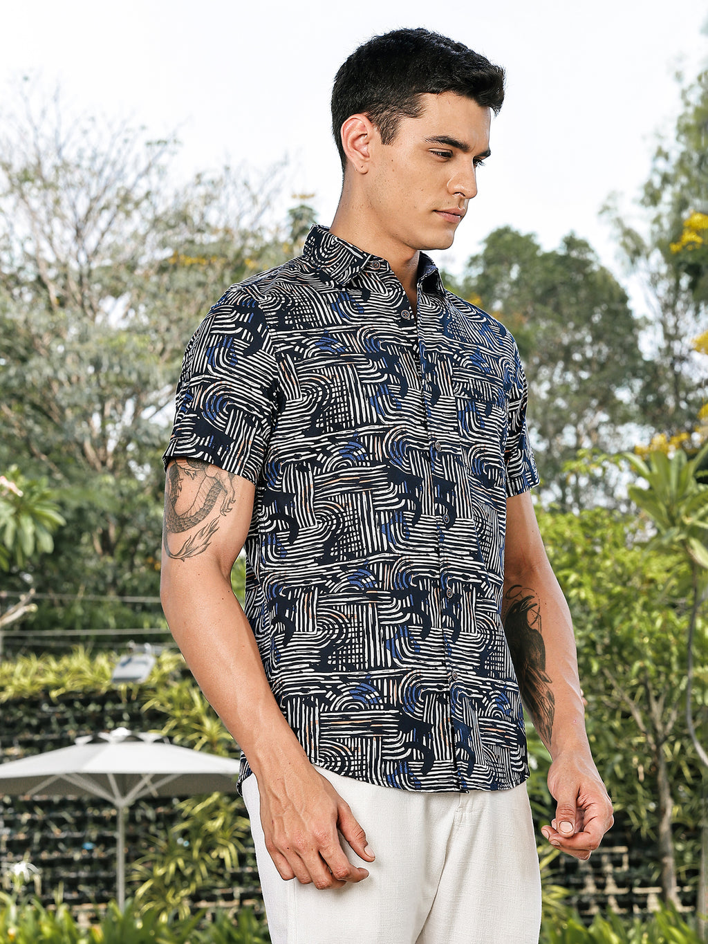 Thomas Scott Men Navy Slim Fit Short Sleeves Spread Collar Graphic Print Woven Casual Shirt