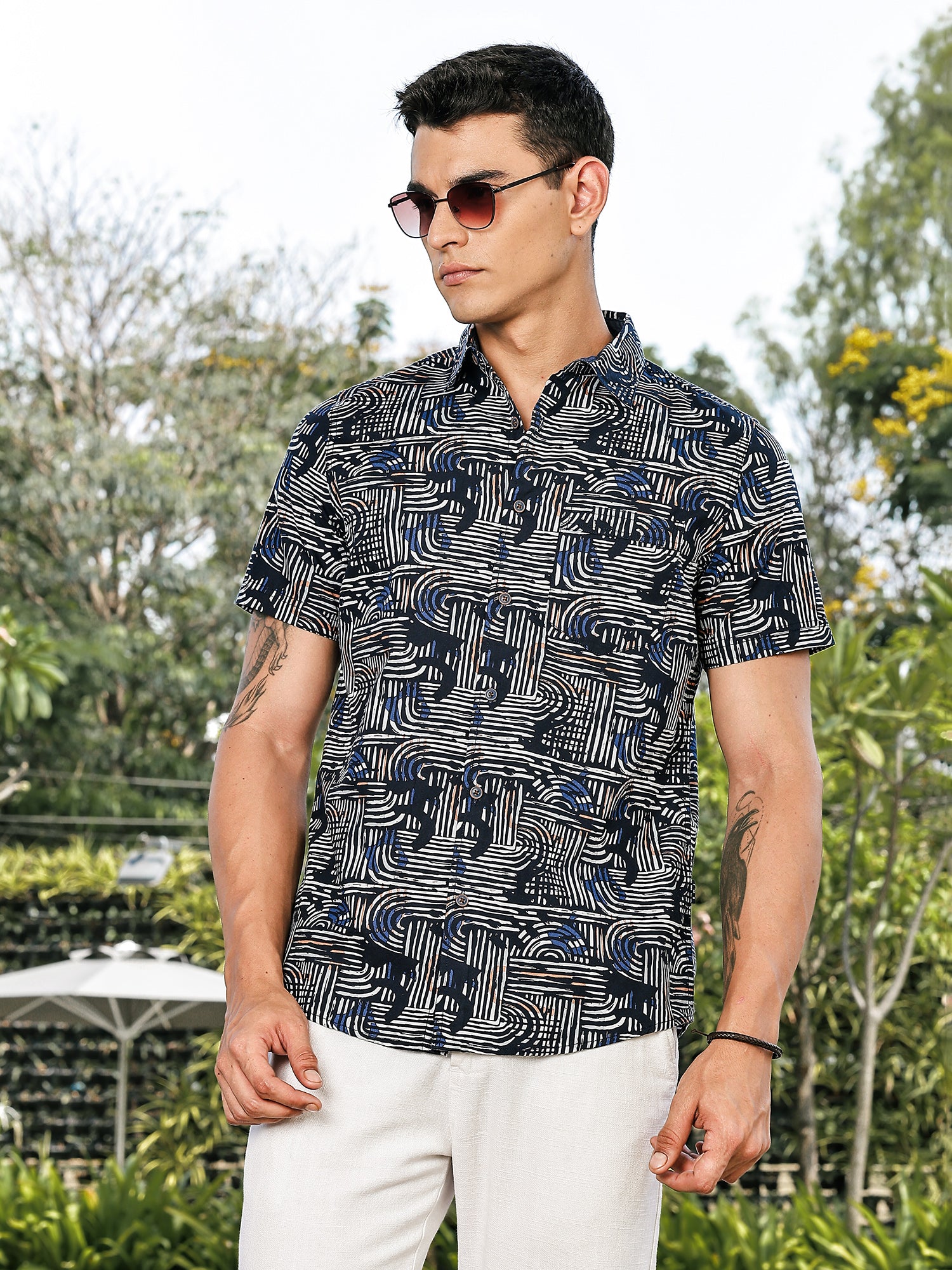 Thomas Scott Men Navy Slim Fit Short Sleeves Spread Collar Graphic Print Woven Casual Shirt