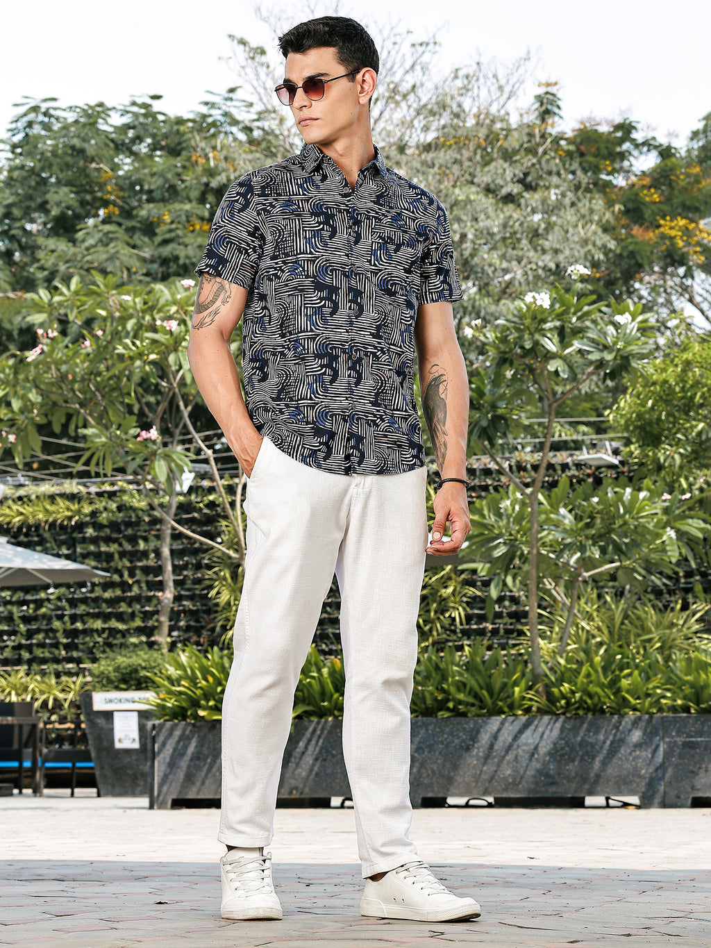 Thomas Scott Men Navy Slim Fit Short Sleeves Spread Collar Graphic Print Woven Casual Shirt