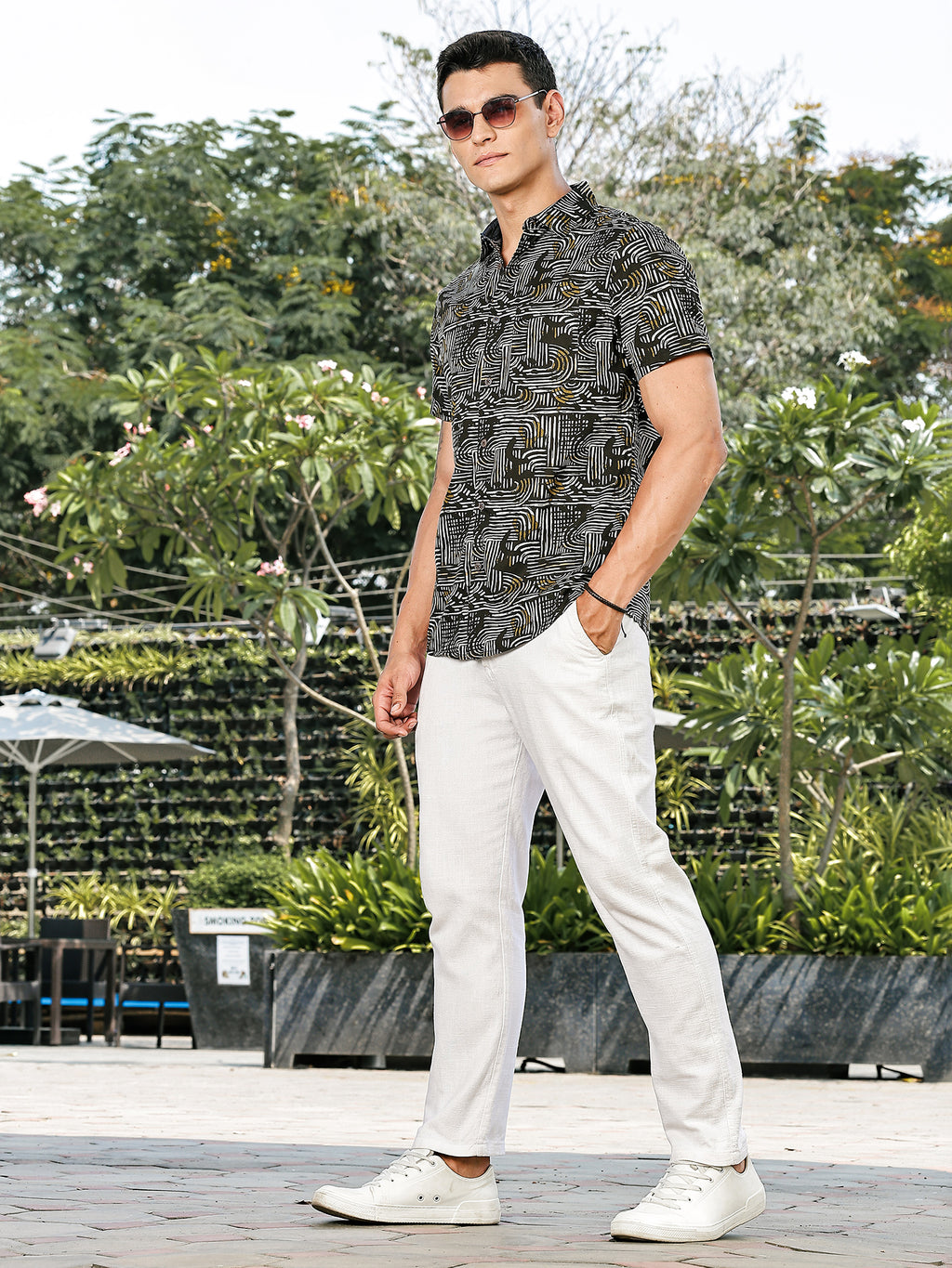 Thomas Scott Men Green Slim Fit Short Sleeves Spread Collar Graphic Print Woven Casual Shirt