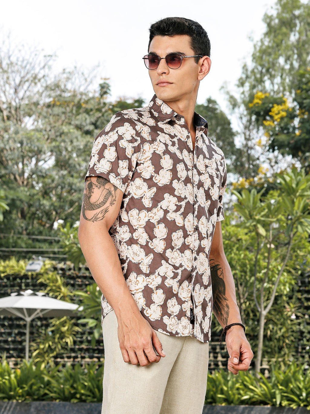 Thomas Scott Men Brown Slim Fit Short Sleeves Floral Printed Woven Casual Shirt