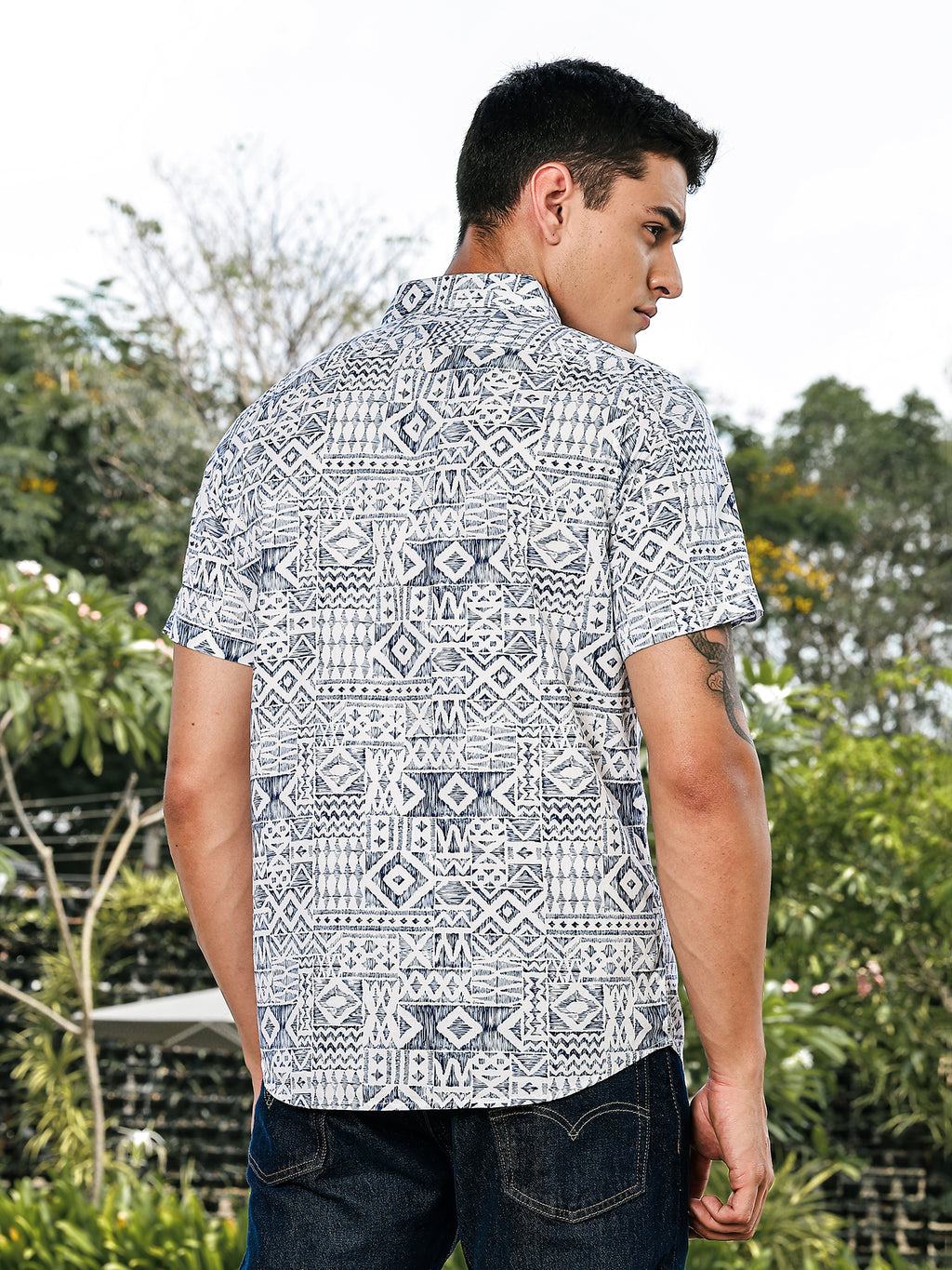 Thomas Scott Men Blue Slim Fit Short Sleeves Geometric Print Woven Casual Shirt