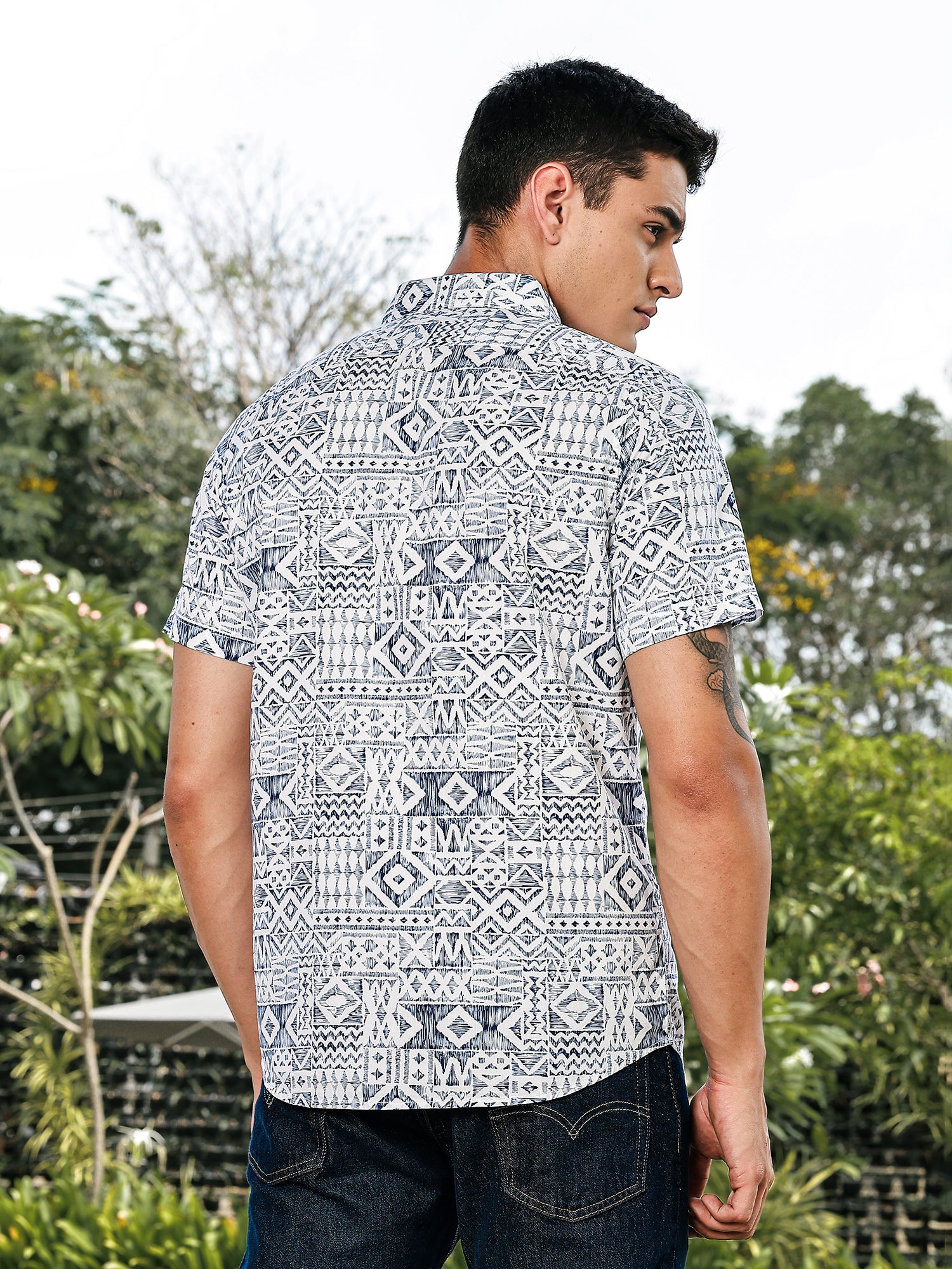Thomas Scott Men Blue Slim Fit Short Sleeves Geometric Print Woven Casual Shirt