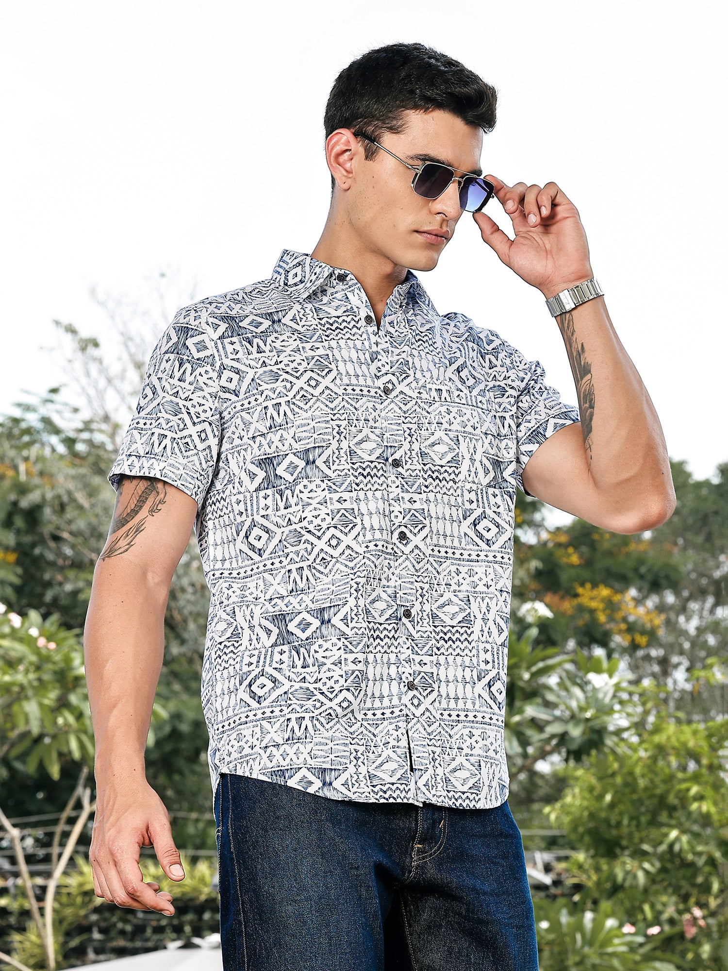 Thomas Scott Men Blue Slim Fit Short Sleeves Geometric Print Woven Casual Shirt