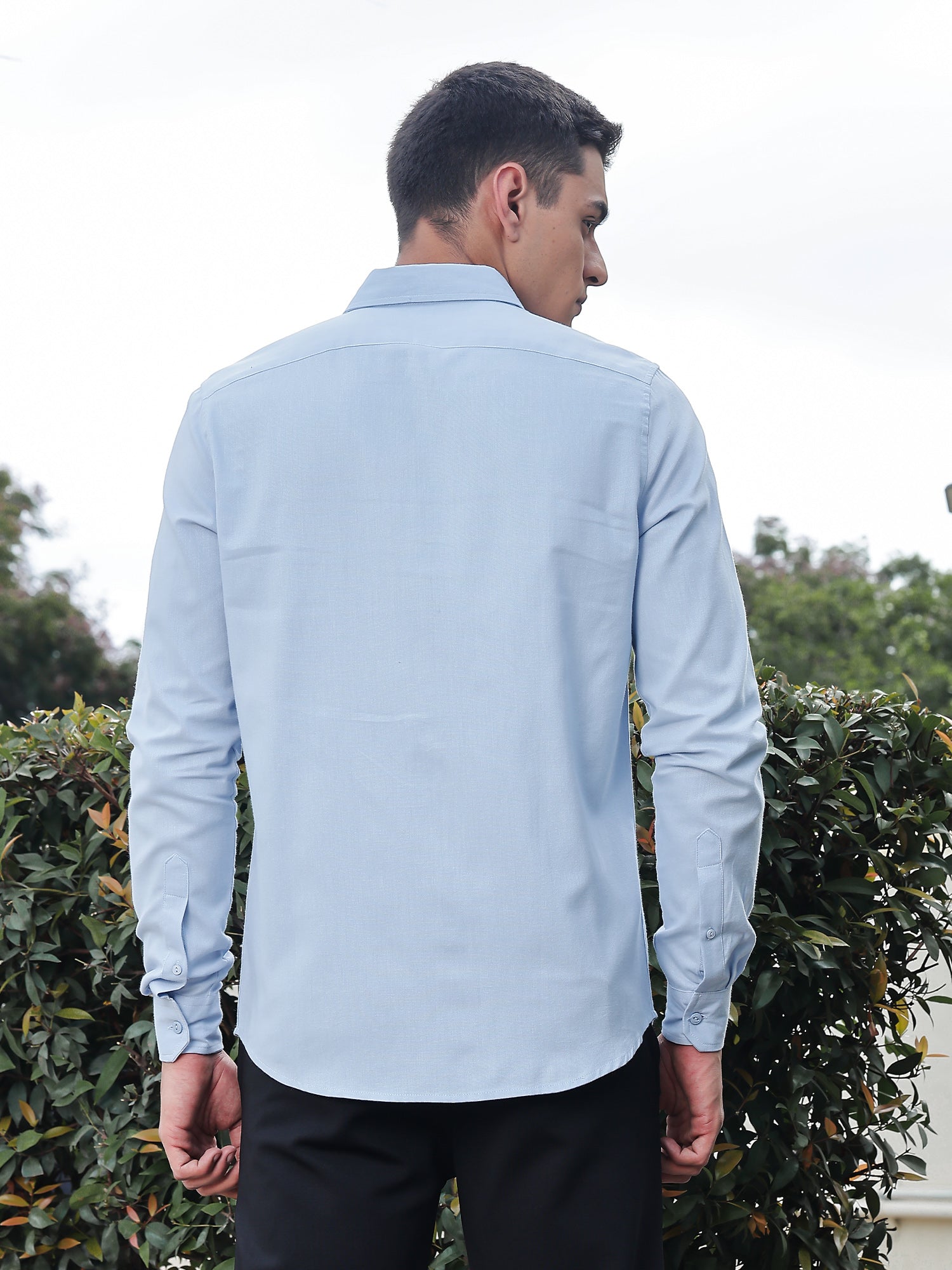 Thomas Scott Men Light Blue Slim Fit Long Sleeves Spread Collar Solid Cotton Casual Shirt