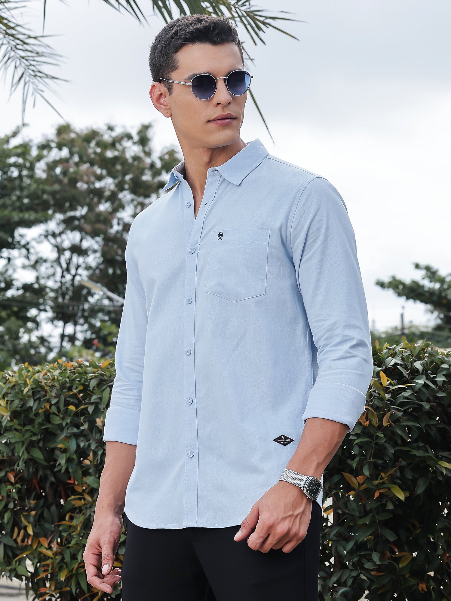 Thomas Scott Men Light Blue Slim Fit Long Sleeves Spread Collar Solid Cotton Casual Shirt