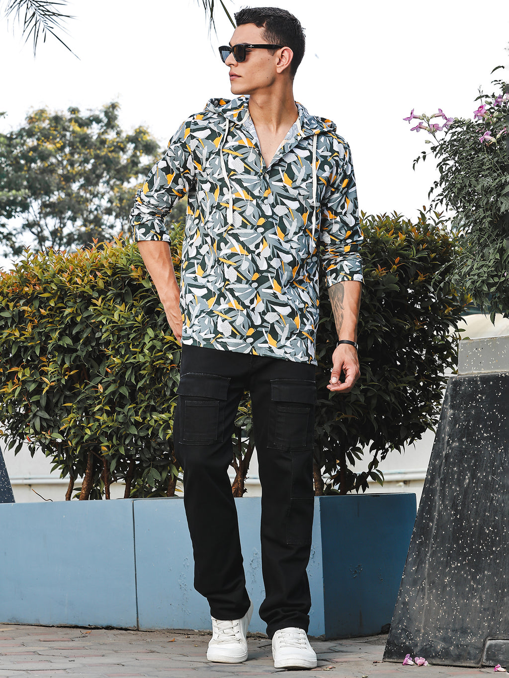 Thomas Scott Men Grey Slim Fit Long Sleeves Abstract Printed Linen Hodded Shirt