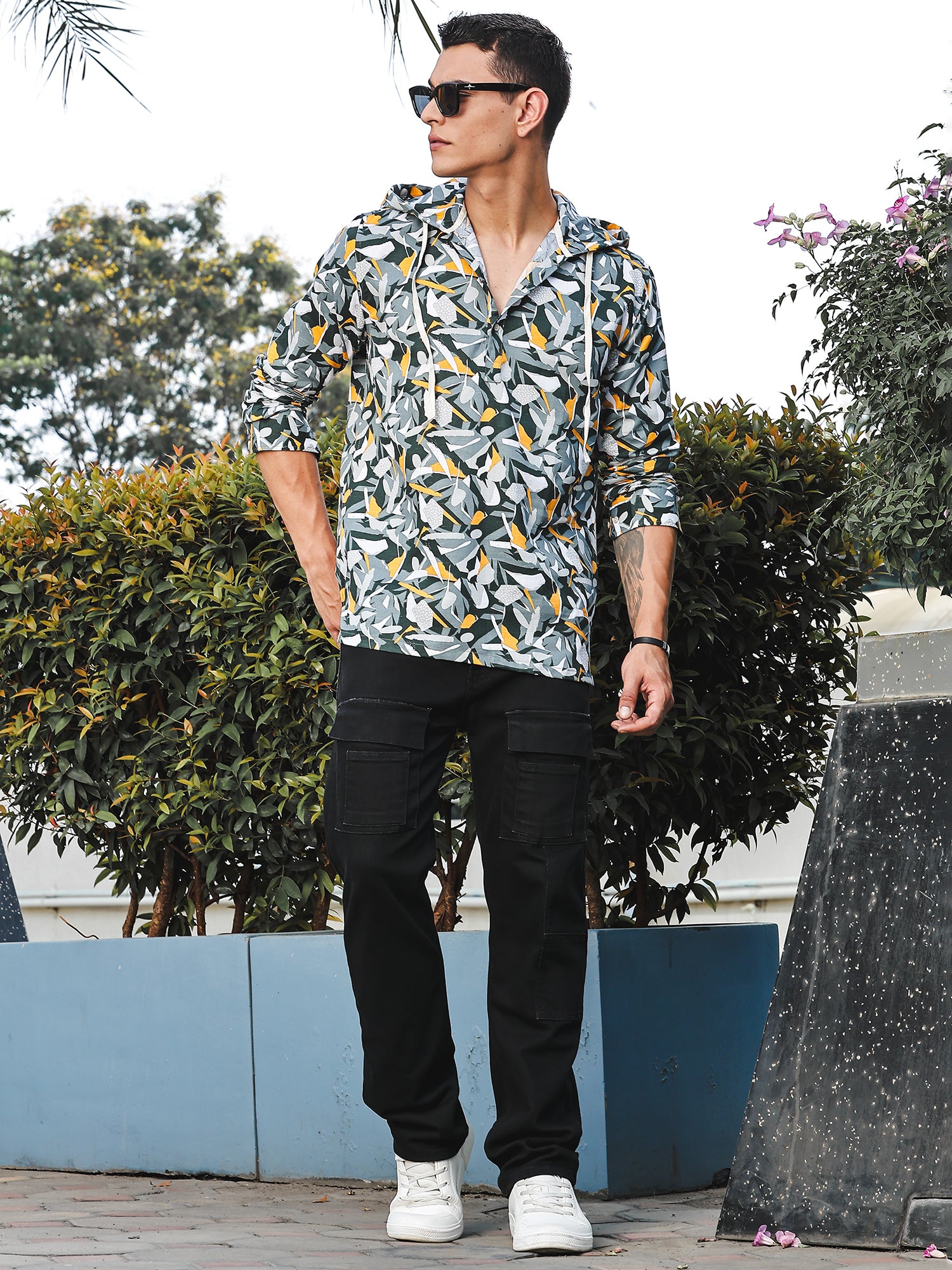 Thomas Scott Men Grey Slim Fit Long Sleeves Abstract Printed Linen Hodded Shirt