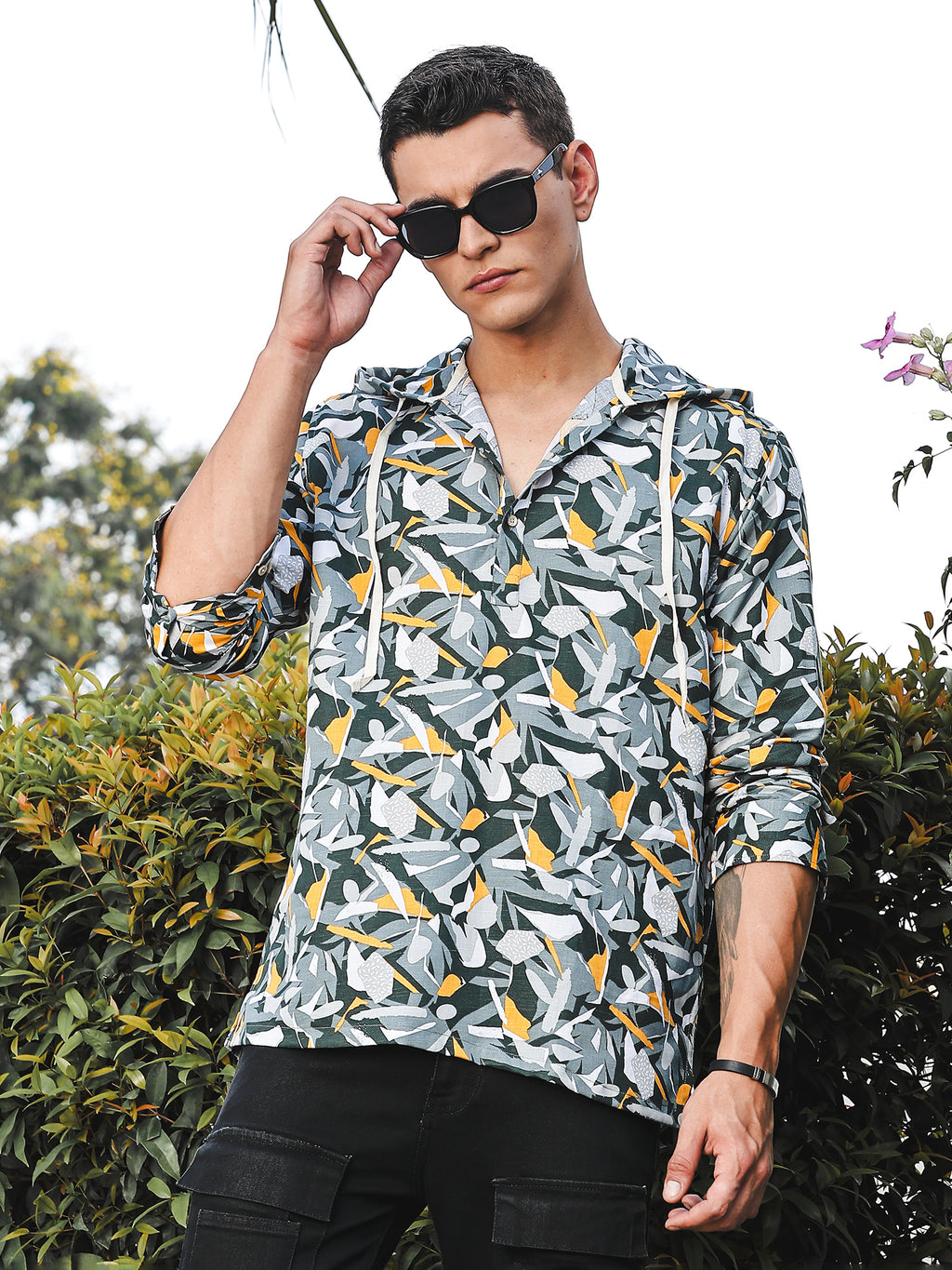 Thomas Scott Men Grey Slim Fit Long Sleeves Abstract Printed Linen Hodded Shirt