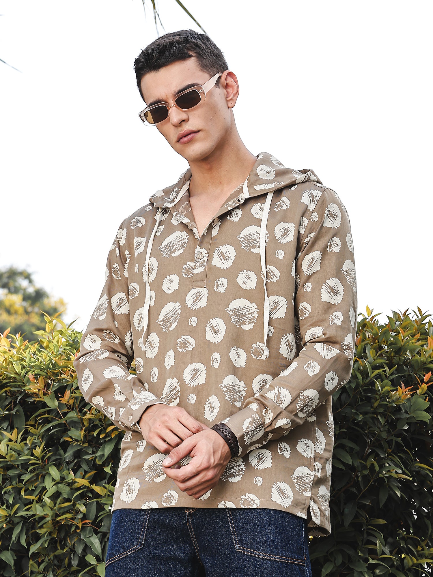Thomas Scott Men Brown Slim Fit Long Sleeves Abstract Printed Linen Hodded Shirt