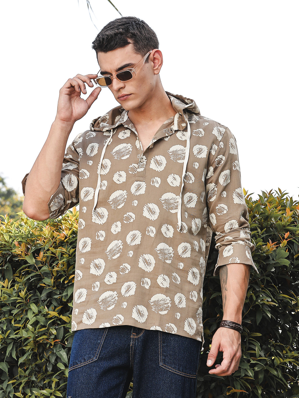 Thomas Scott Men Brown Slim Fit Long Sleeves Abstract Printed Linen Hodded Shirt