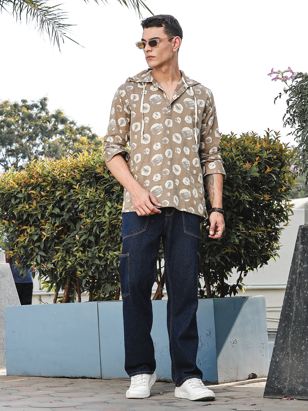 Thomas Scott Men Brown Slim Fit Long Sleeves Abstract Printed Linen Hodded Shirt