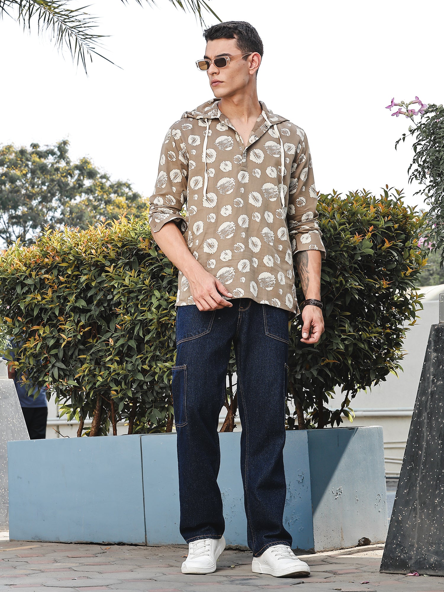 Thomas Scott Men Brown Slim Fit Long Sleeves Abstract Printed Linen Hodded Shirt