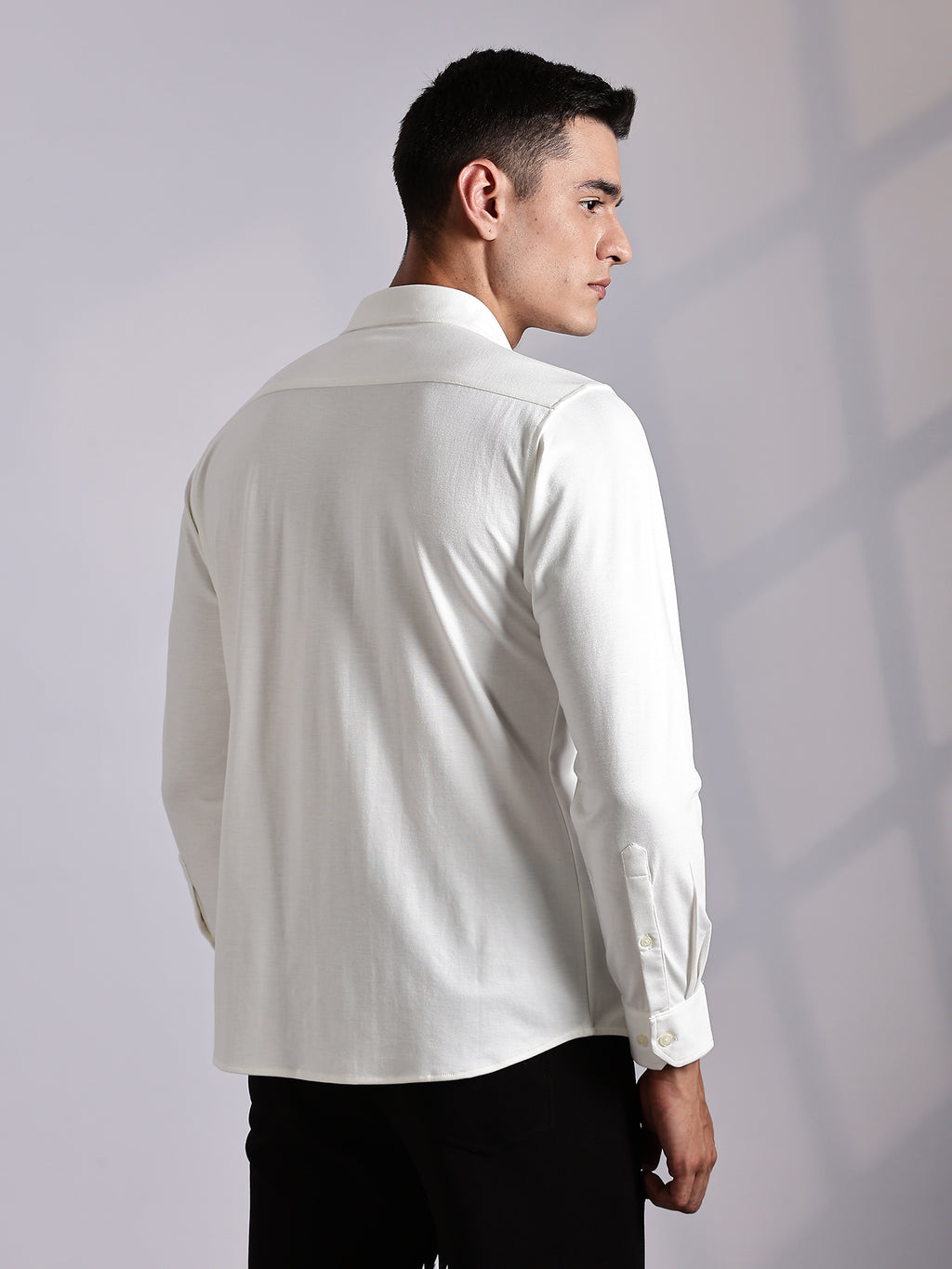 Thomas Scott Men White Slim Fit Long Sleeve Solid Knitted Casual Shirt