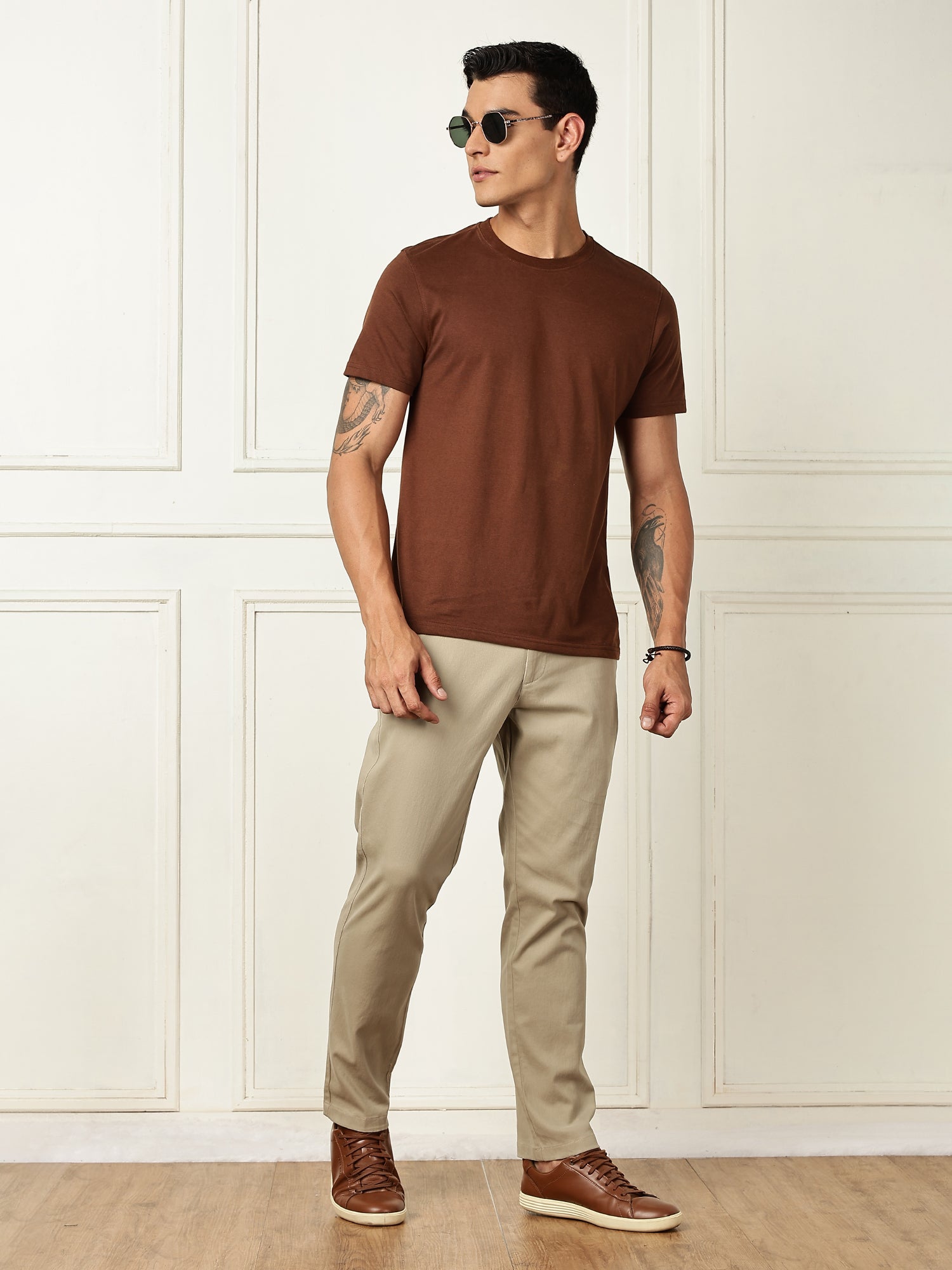 Thomas Scott Men Grey Mid-Rise Straight Fit Solid Woven Chinos Trouser