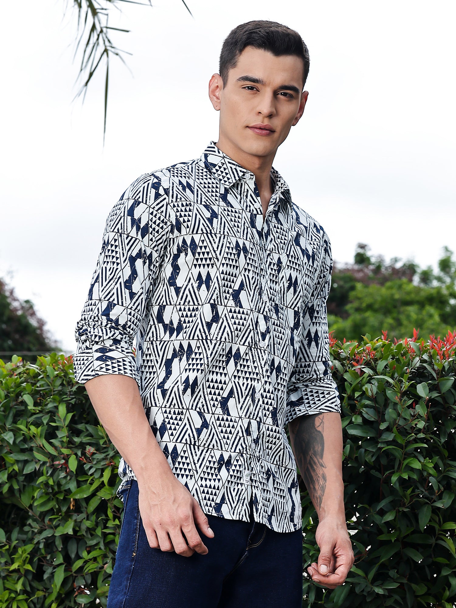 Thomas Scott Men Navy Blue Regular Fit Long Sleeves Geometric Print Pure Cotton Casual Shirt