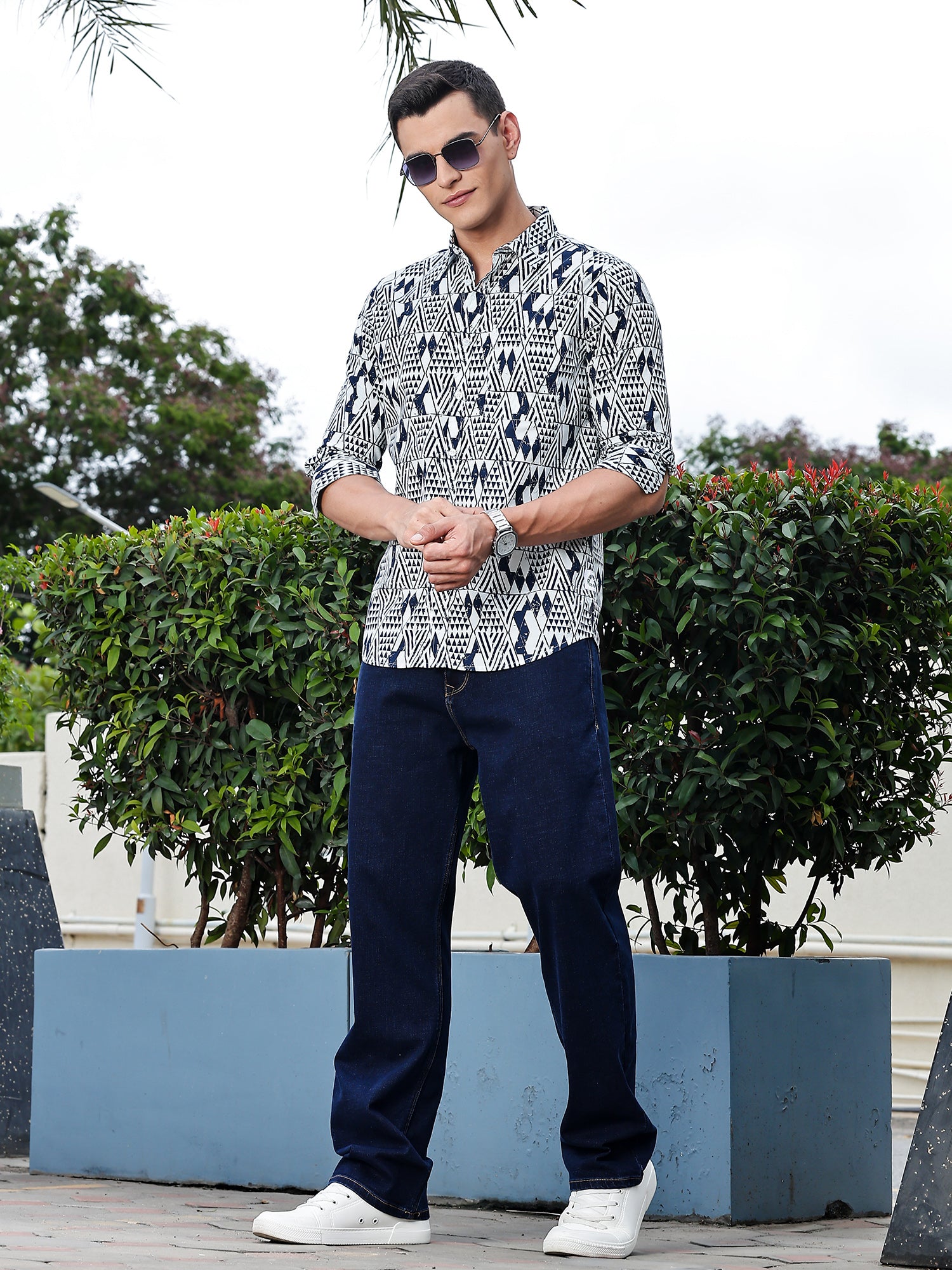 Thomas Scott Men Navy Blue Regular Fit Long Sleeves Geometric Print Pure Cotton Casual Shirt