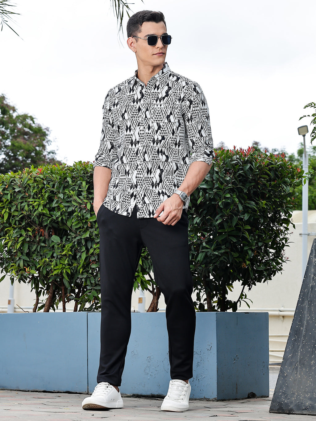 Thomas Scott Men Black Regular Fit Long Sleeves Geometric Print Pure Cotton Casual Shirt