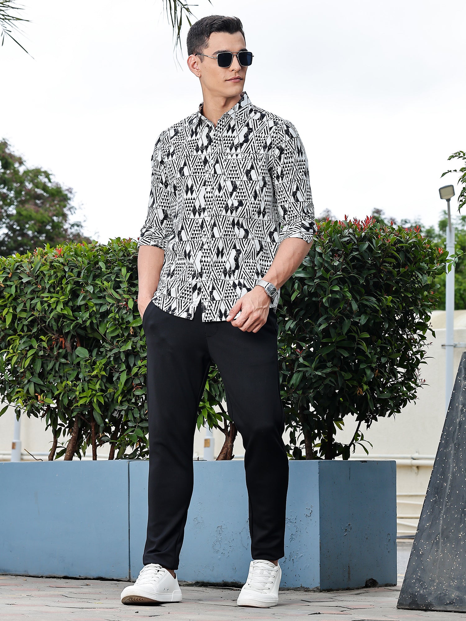 Thomas Scott Men Black Regular Fit Long Sleeves Geometric Print Pure Cotton Casual Shirt