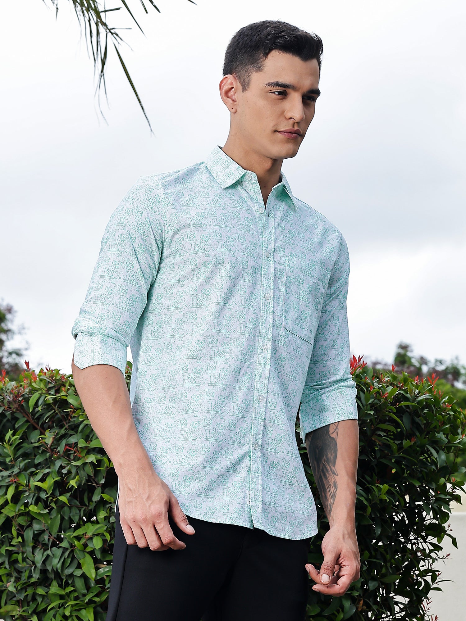 Thomas Scott Men Green Regular Fit Long Sleeves Abstract Printed Pure Cotton Casual Shirt