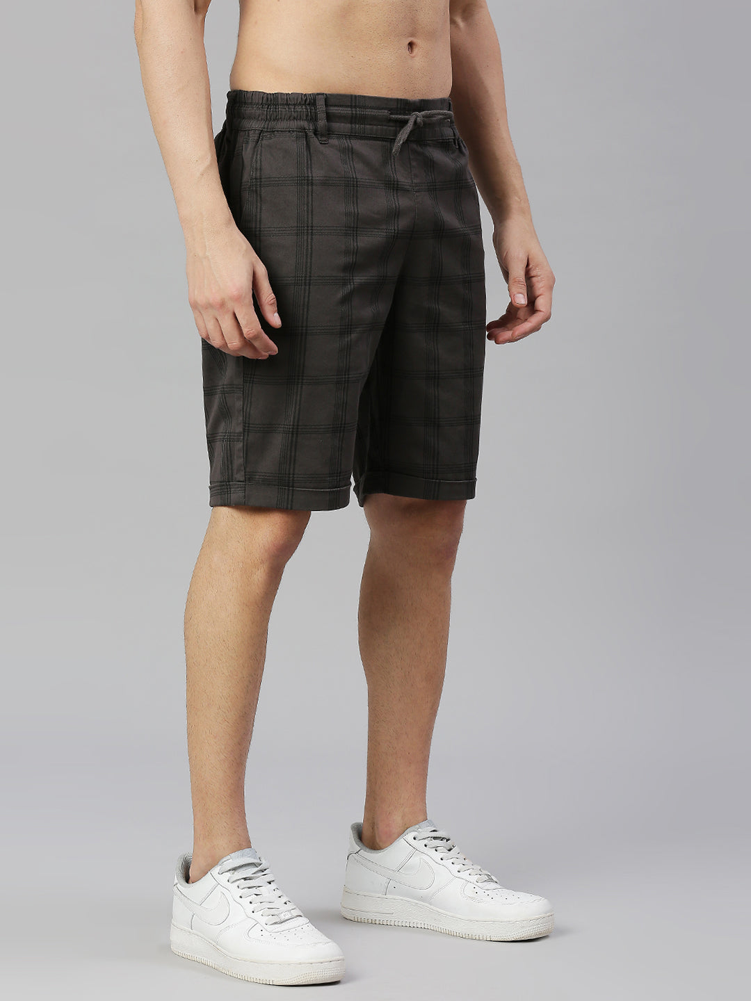 Thomas Scott Men Grey Slim Fit Mid-Rise Checked Woven Shorts