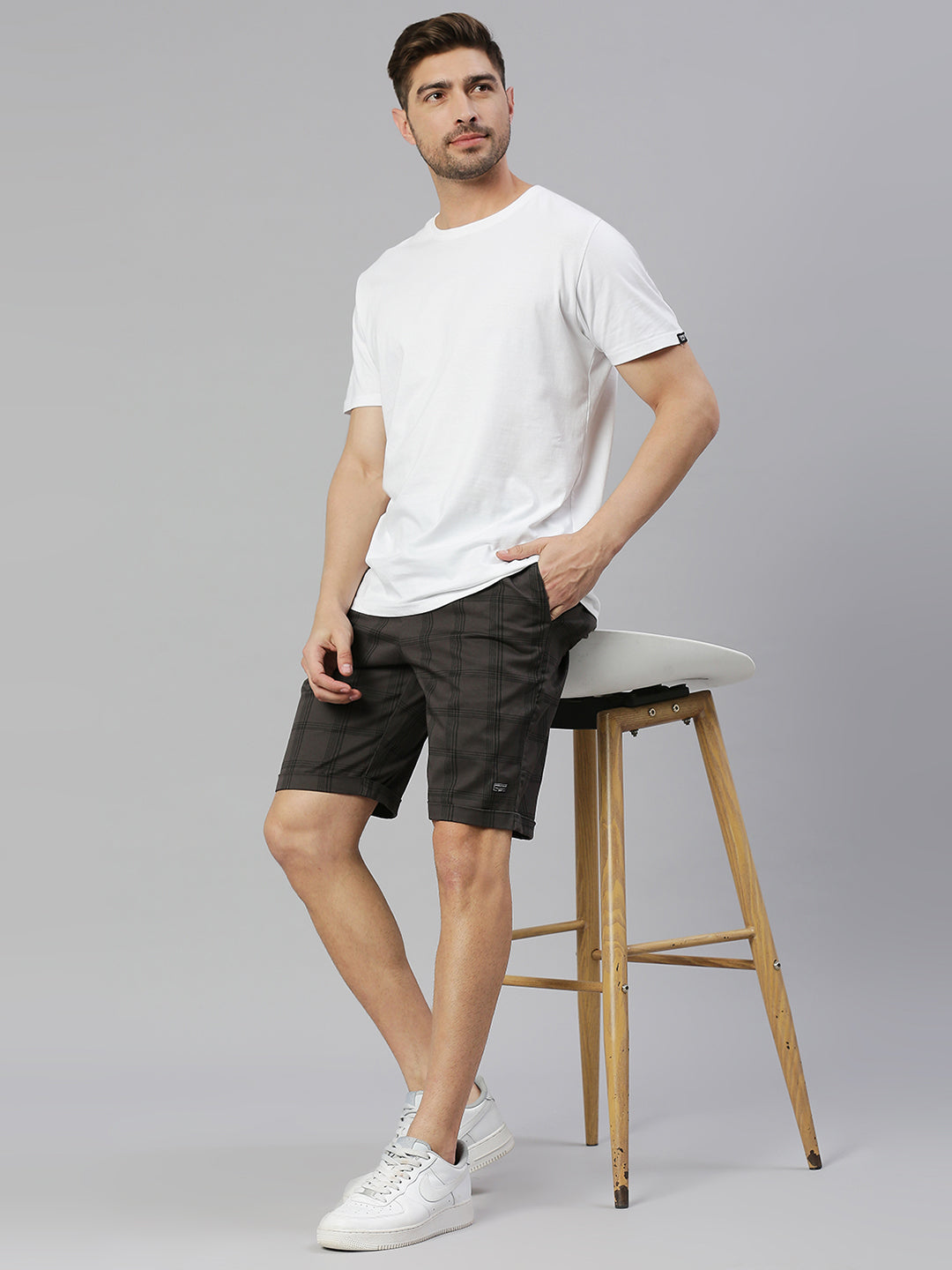 Thomas Scott Men Grey Slim Fit Mid-Rise Checked Woven Shorts