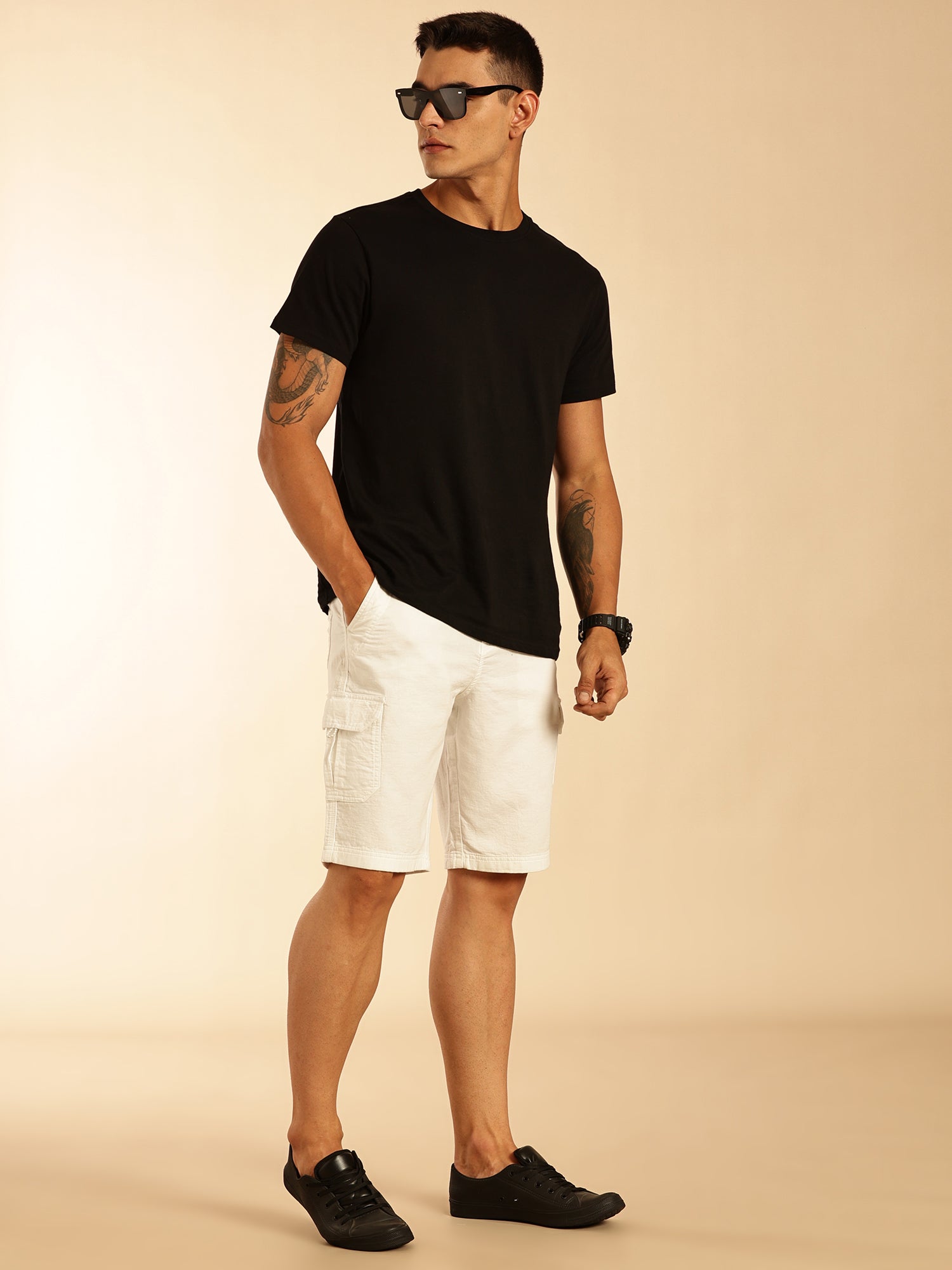 Thomas Scott Men White Straight Fit Mid Rise Solid Cargo Shorts