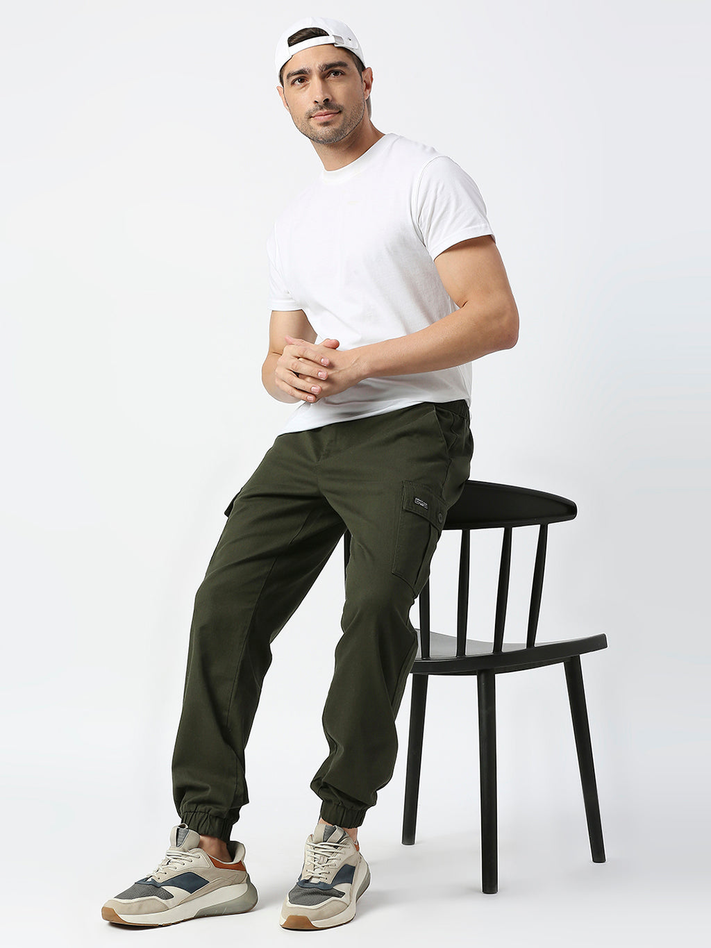 Thomas Scott Men Comfort Mid-Rise Easy Wash Cargo Trousers
