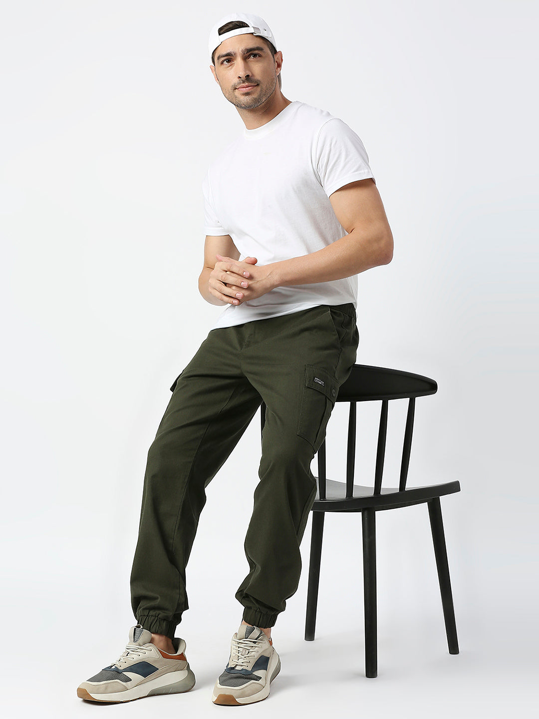 Thomas Scott Men Comfort Mid-Rise Easy Wash Cargo Trousers