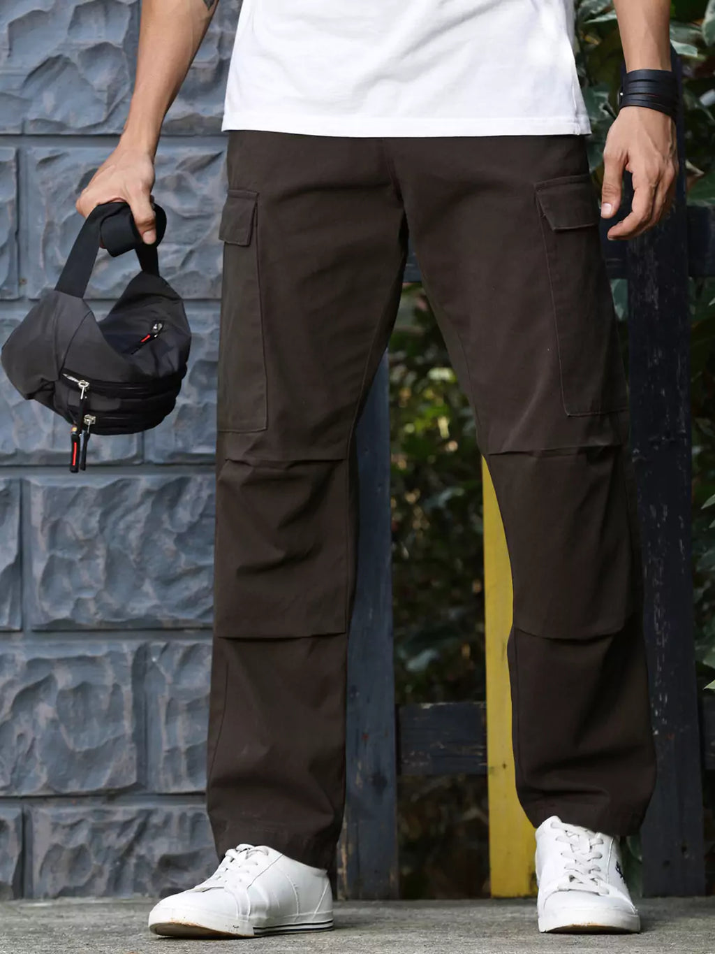 Thomas Scott Men Classic Straight Fit Mid-Rise Pure Cotton Easy Wash Cargos Trousers