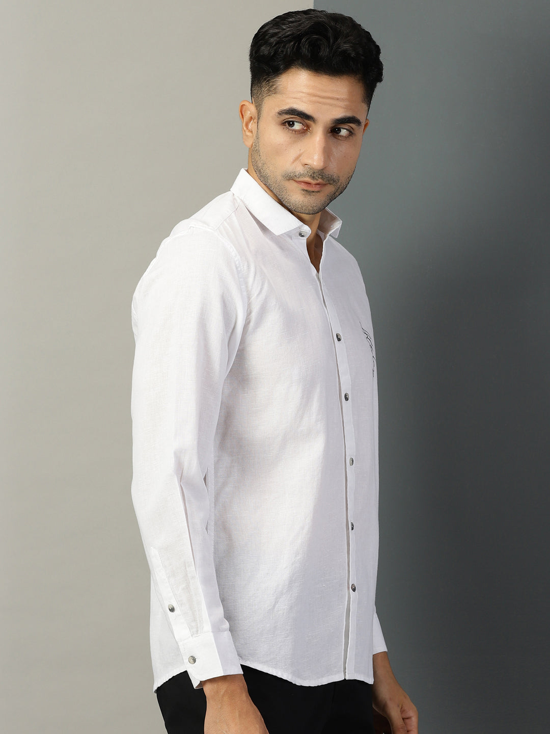 Thomas Scott Men White Classic Regular Fit Long Sleeves Spread Collar Typography Printed Cotton Linen Casual Shirt