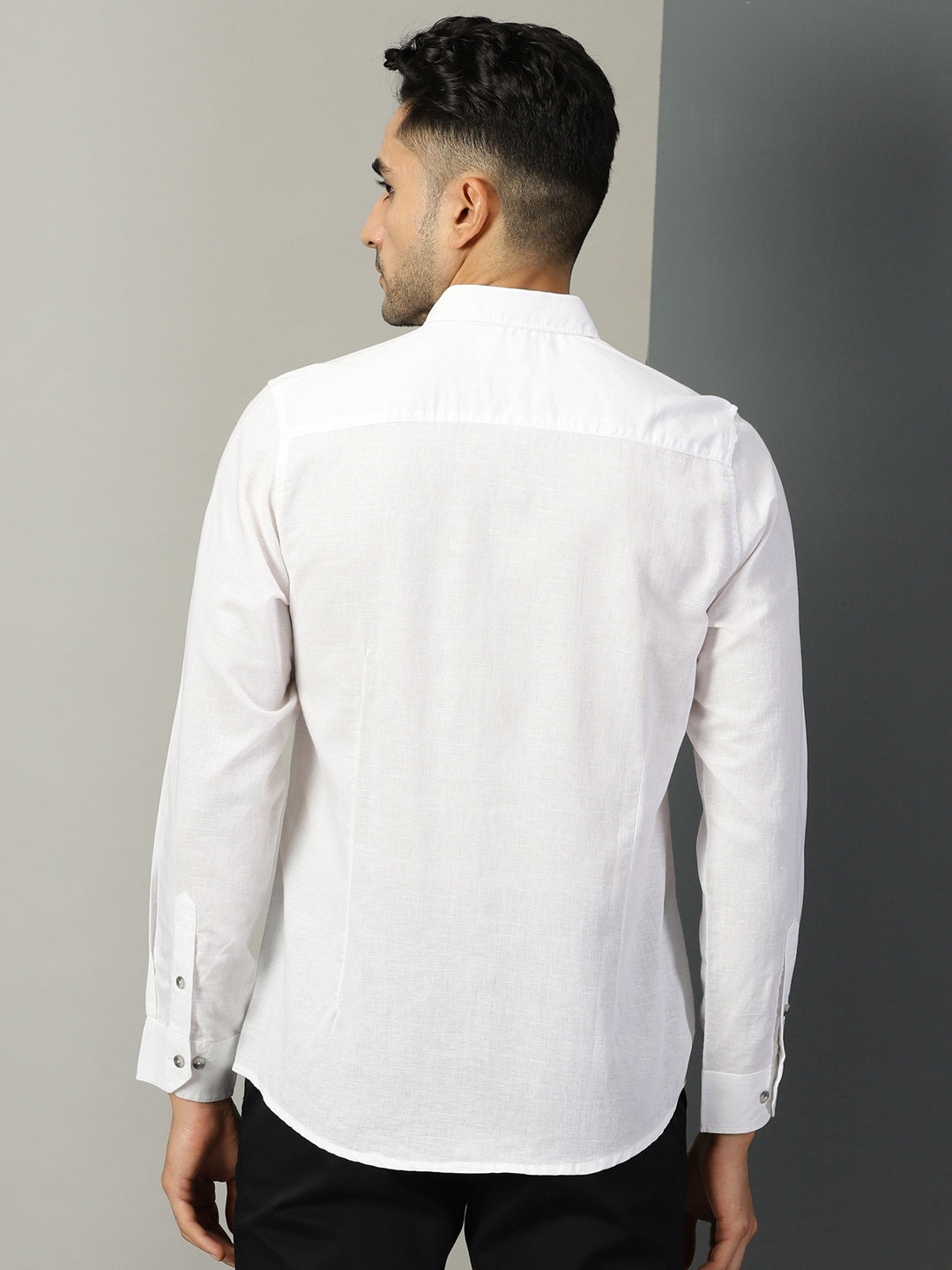 Thomas Scott Men White Classic Regular Fit Long Sleeves Spread Collar Typography Printed Cotton Linen Casual Shirt