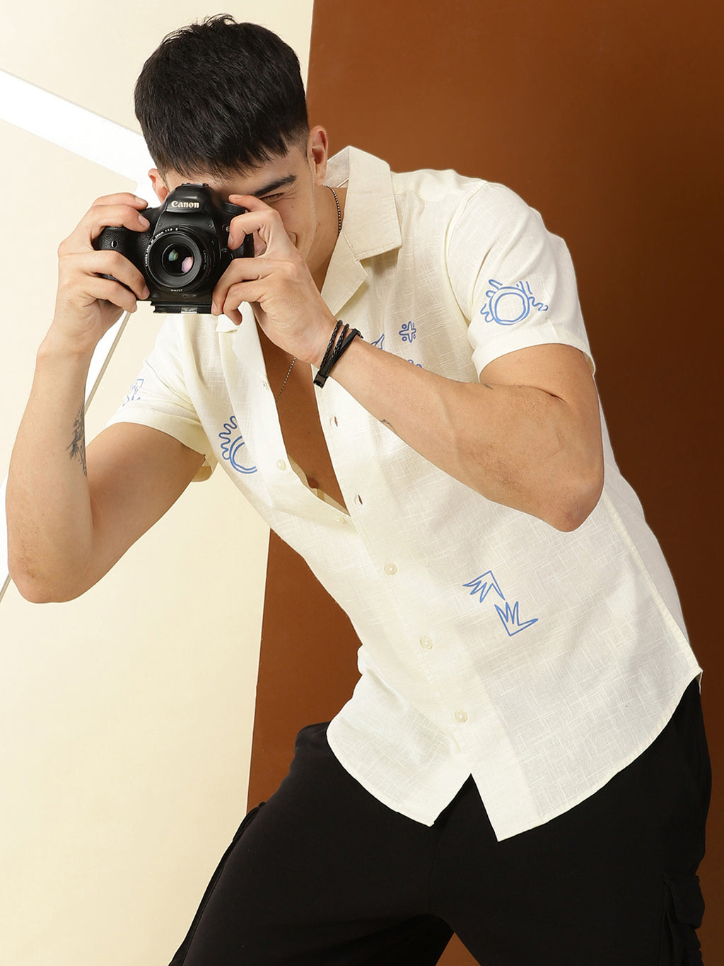 Thomas Scott Men Off White Premium Short Sleeves Regular Fit Cuban Collar Conversational Printed Cotton Casual Shirt