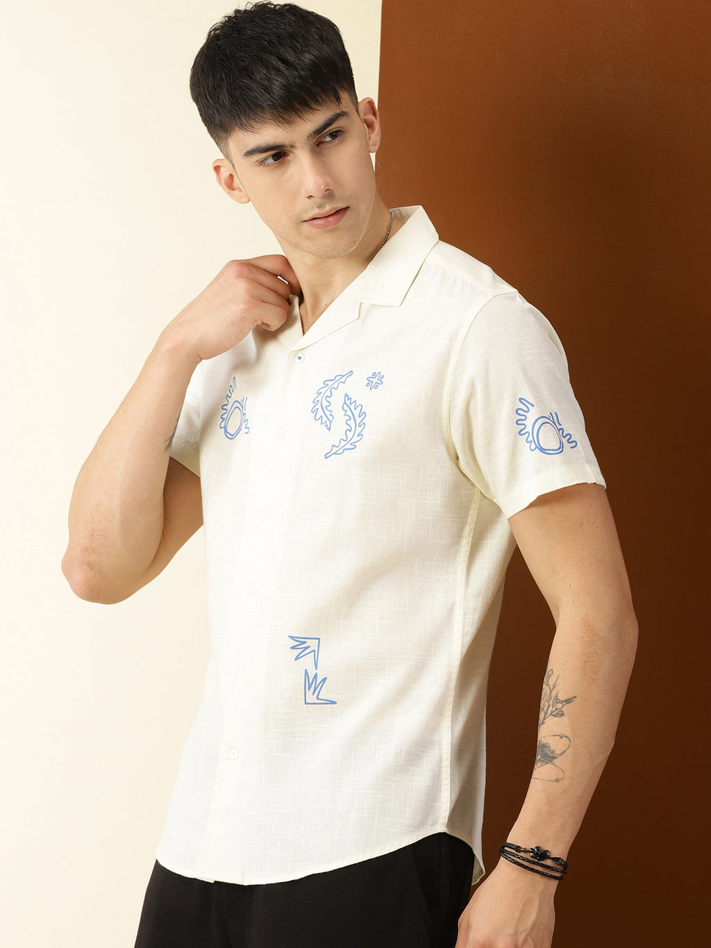 Thomas Scott Men Off White Premium Short Sleeves Regular Fit Cuban Collar Conversational Printed Cotton Casual Shirt