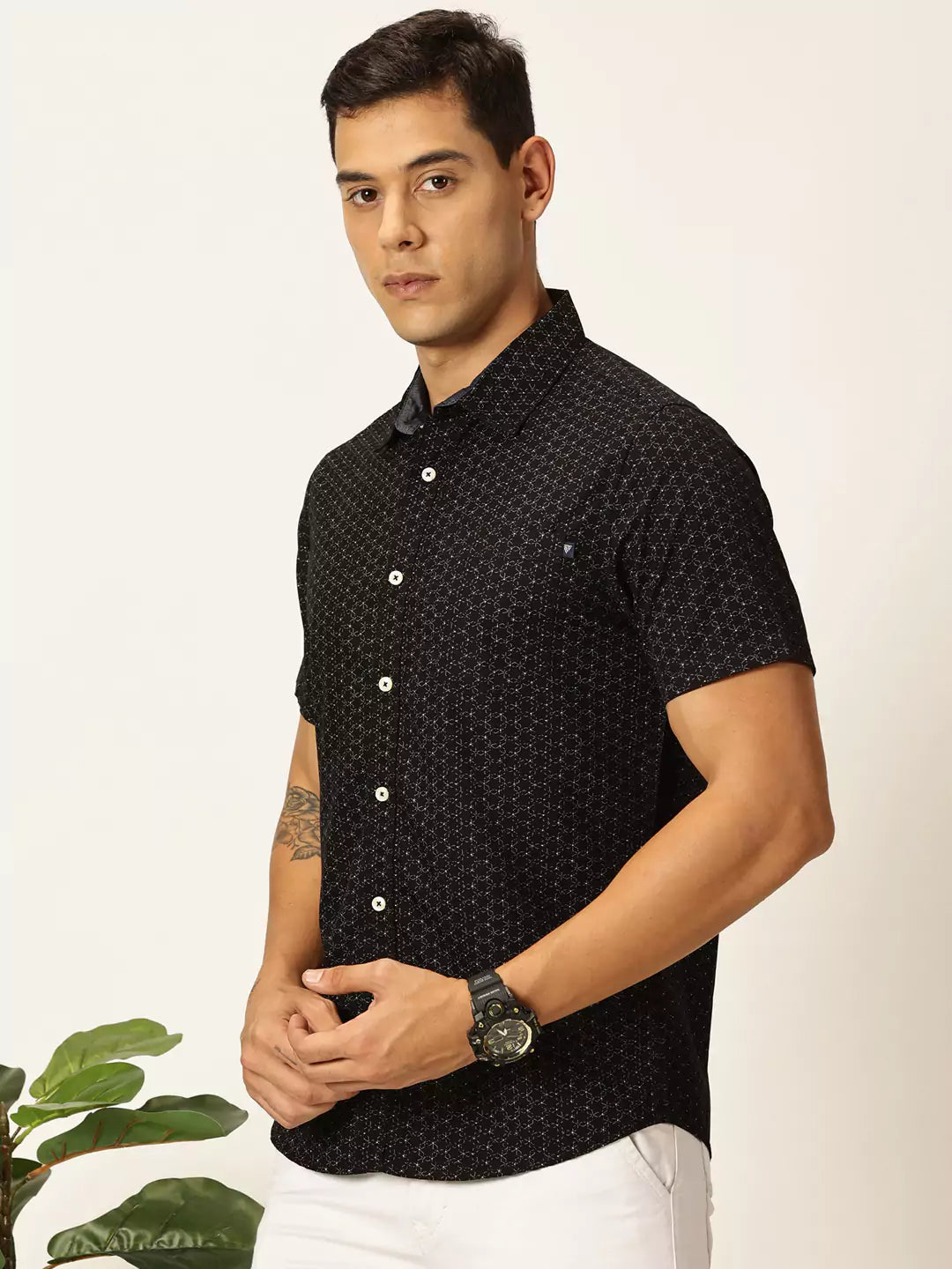 Thomas Scott Men Premium Spread Collar Conversational Printed Cotton Slim Fit Casual Shirt
