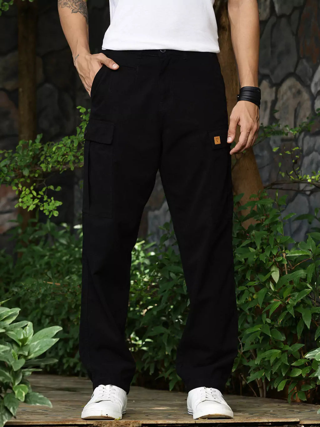 Thomas Scott Men Black Mid-Rise Straight Fit Woven Cargo Trouser