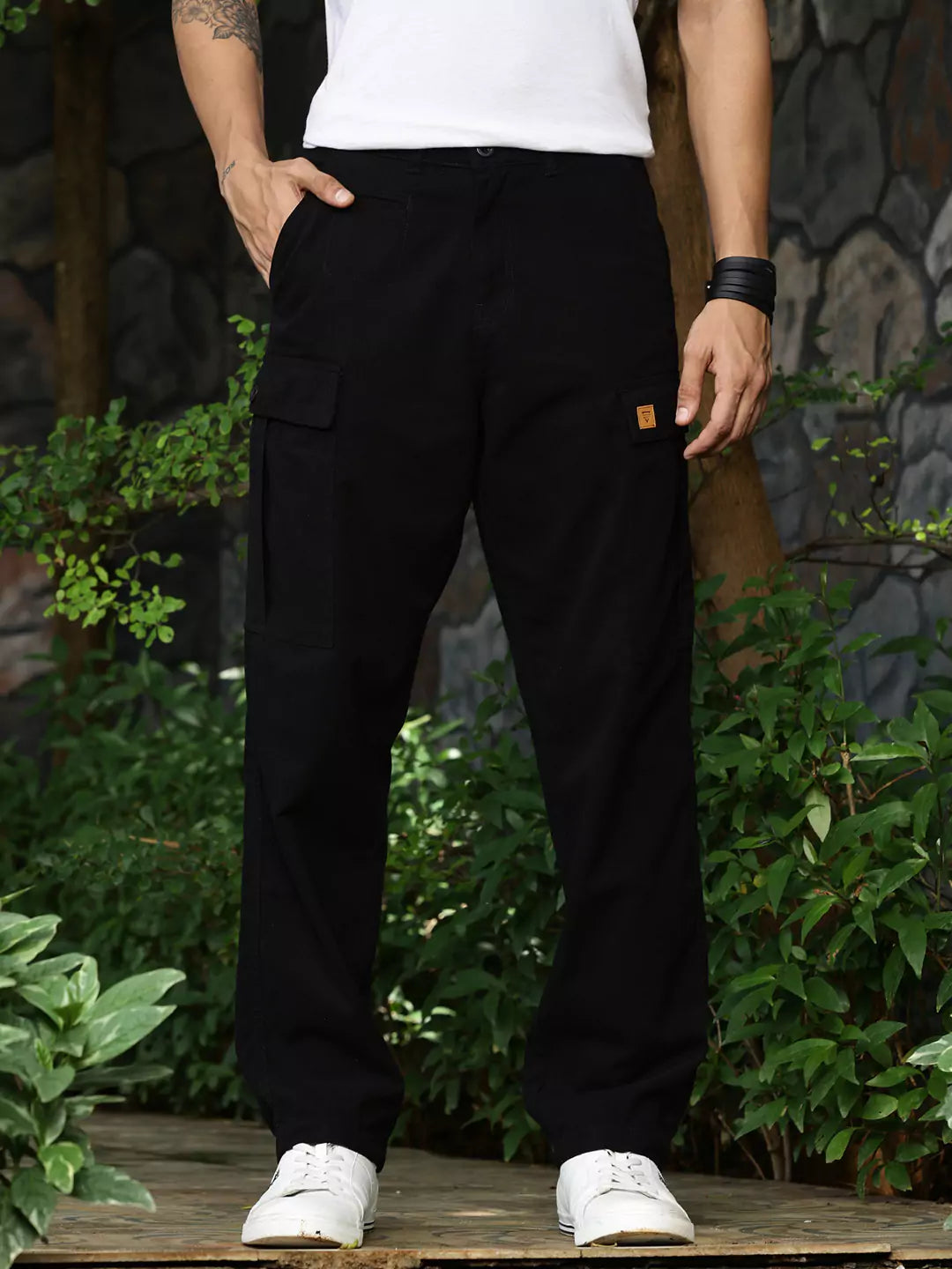 Thomas Scott Men Black Mid-Rise Straight Fit Woven Cargo Trouser
