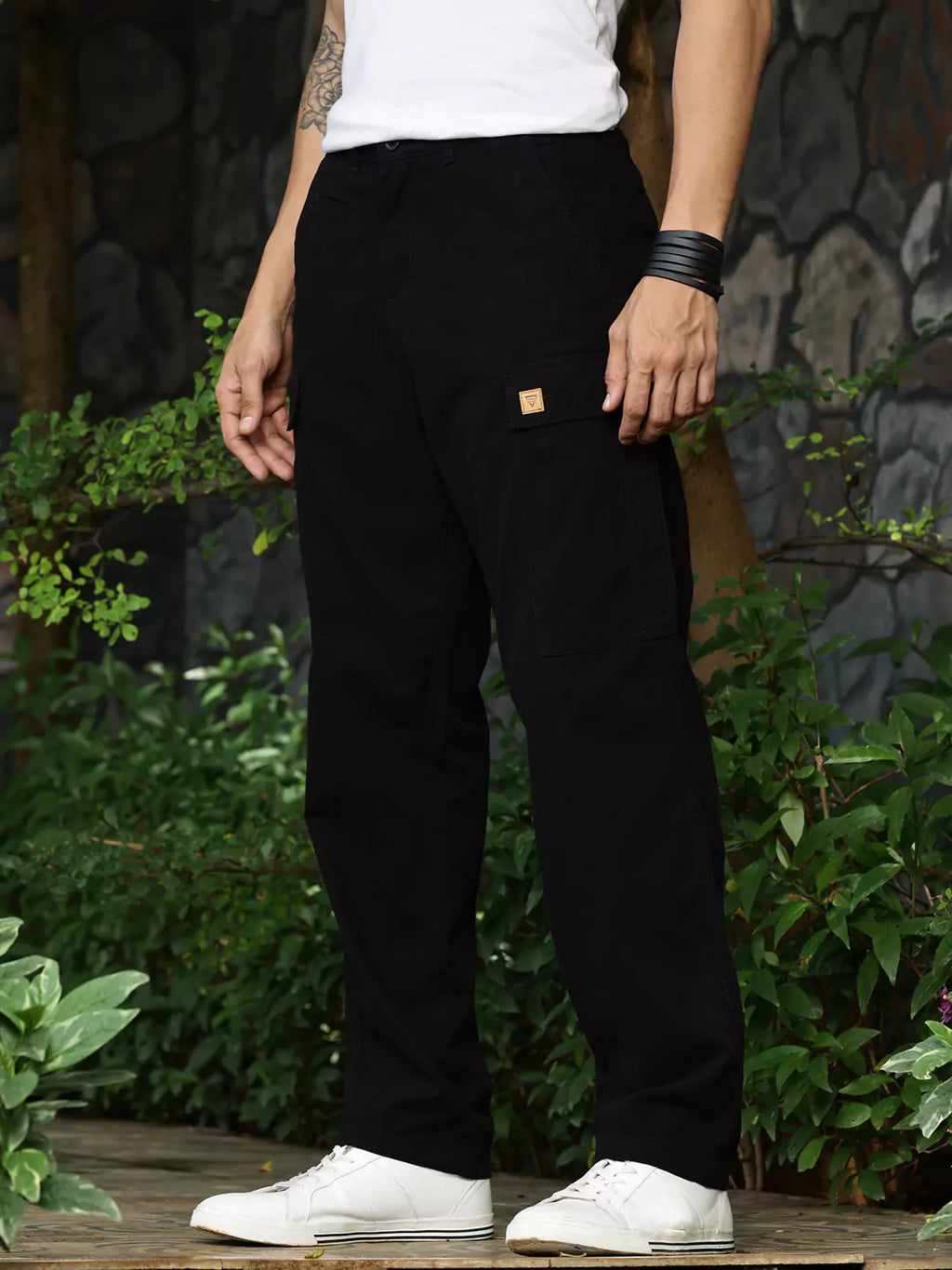 Thomas Scott Men Black Mid-Rise Straight Fit Woven Cargo Trouser